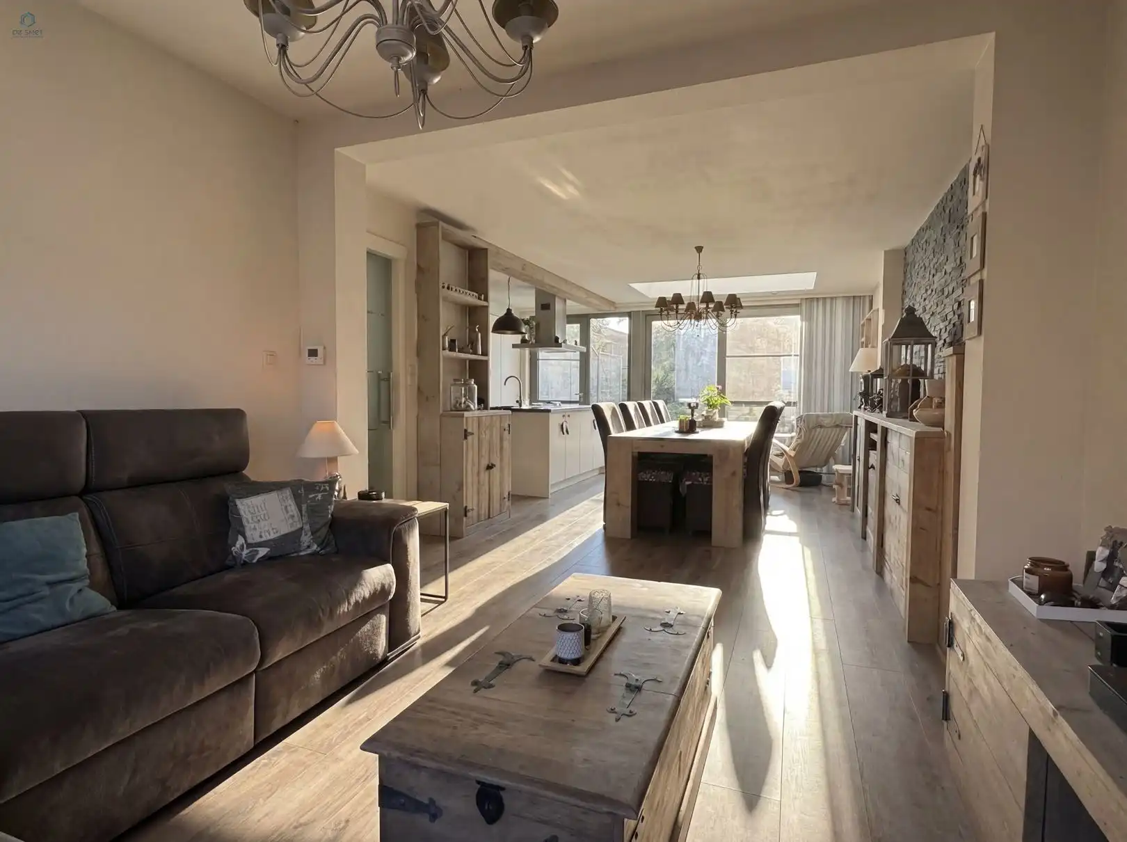 Instapklare woning met 3 slaapkamers, tuin en garage nabij centrum Zottegem foto 2