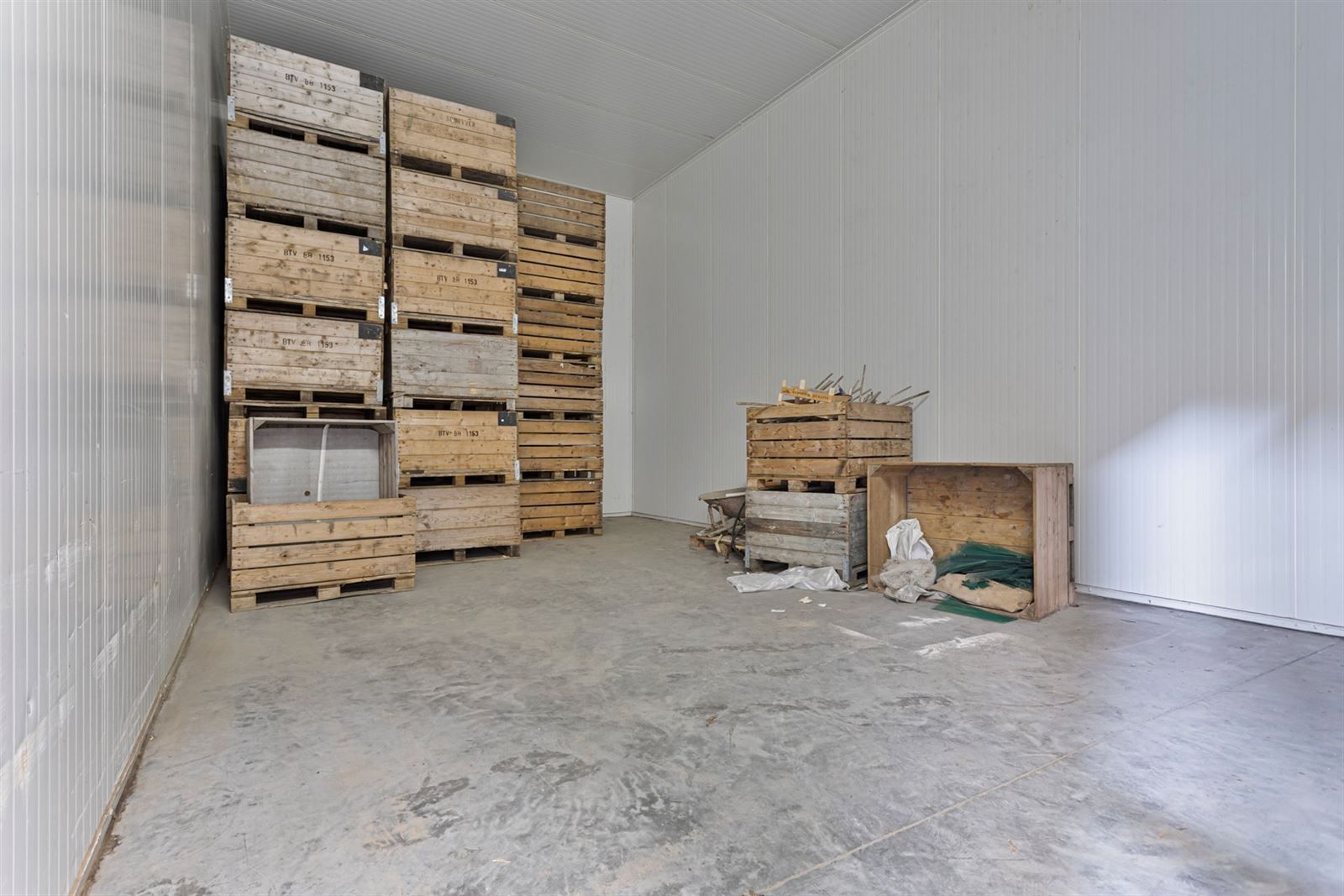 Te renoveren woning met schuur en loodsen  foto 29