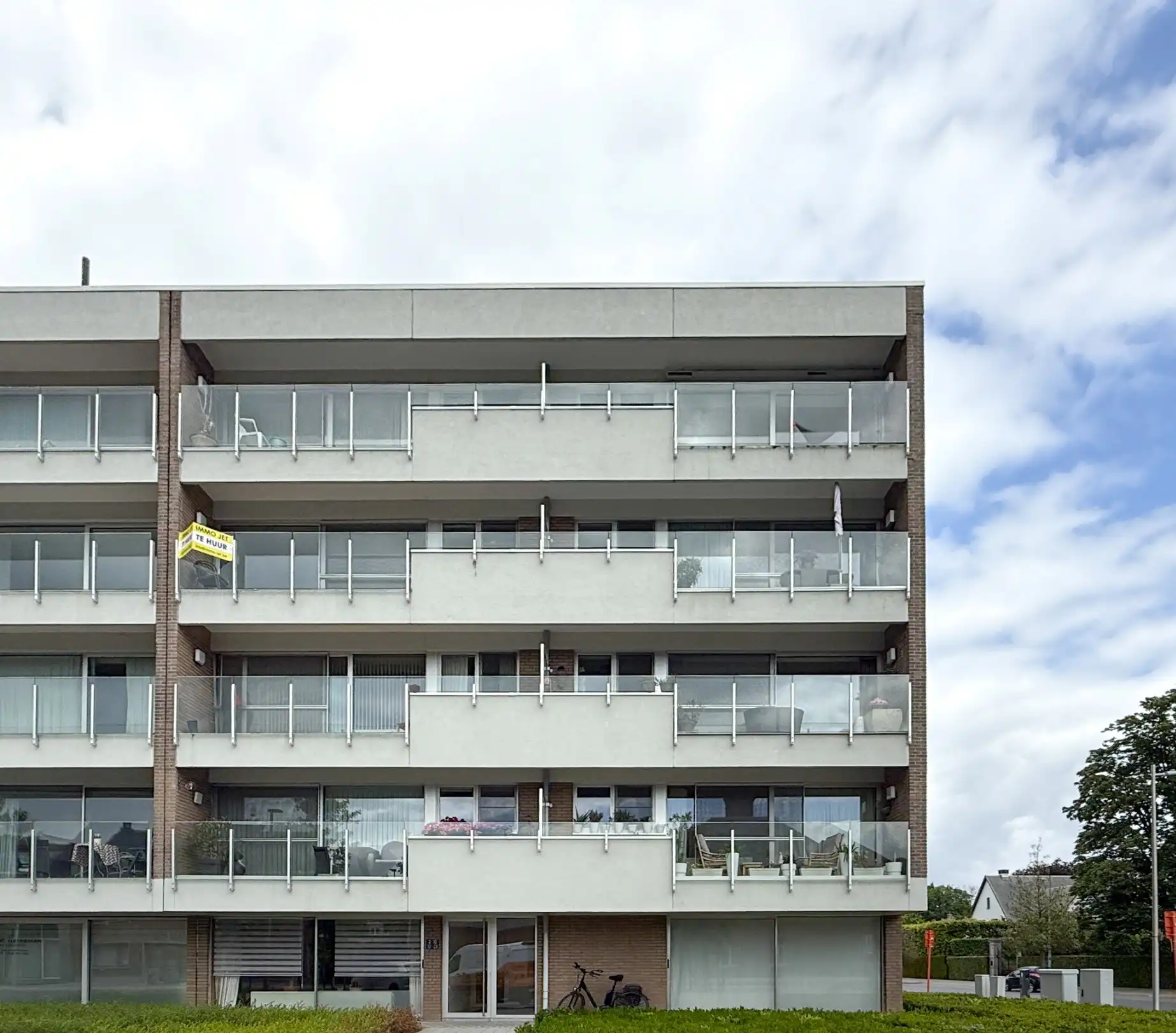 Appartement met twee slaapkamers en autostaanplaats in het centrum van Beveren foto {{pictureIndex}}