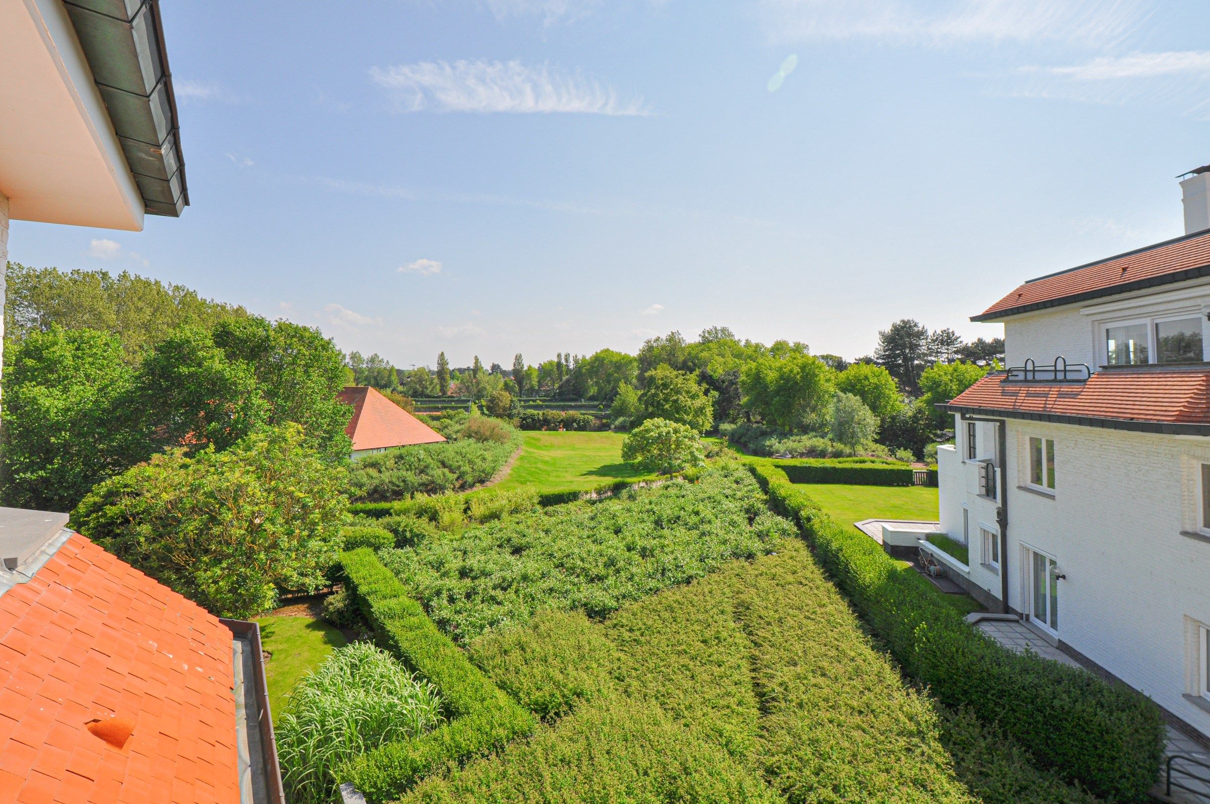 Subliem hoekappartement met ruime terrassen gelegen in het prestigieuze domein Tennis Garden. foto 14