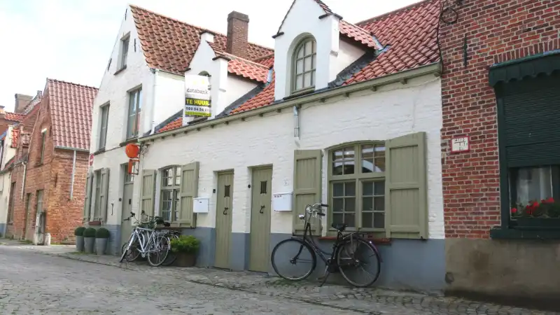 Gerenoveerde stadswoning te huur in centrum Brugge foto 8