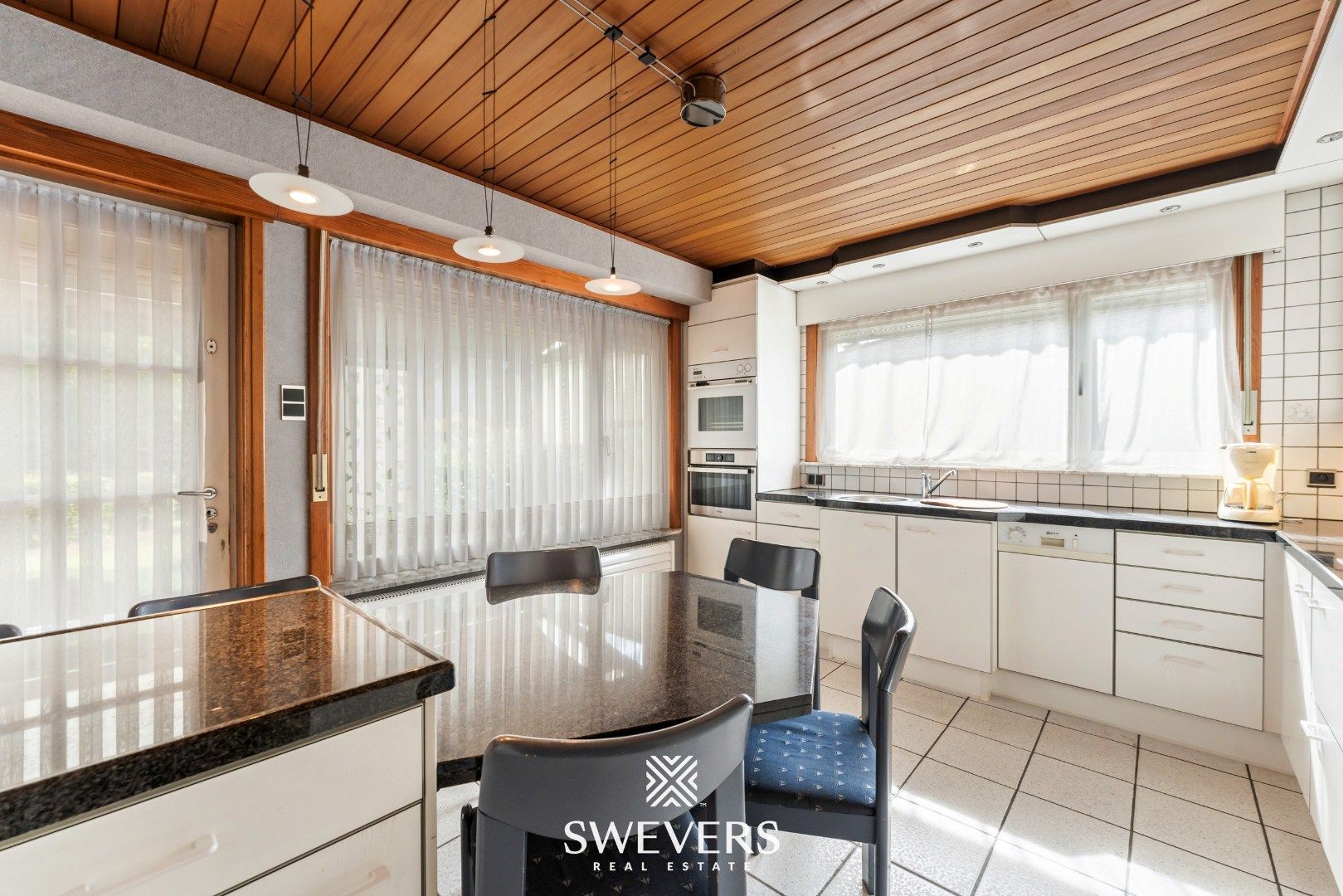 Ruime gezinswoning met 5 SLPK en veel potentieel in groene omgeving foto 7