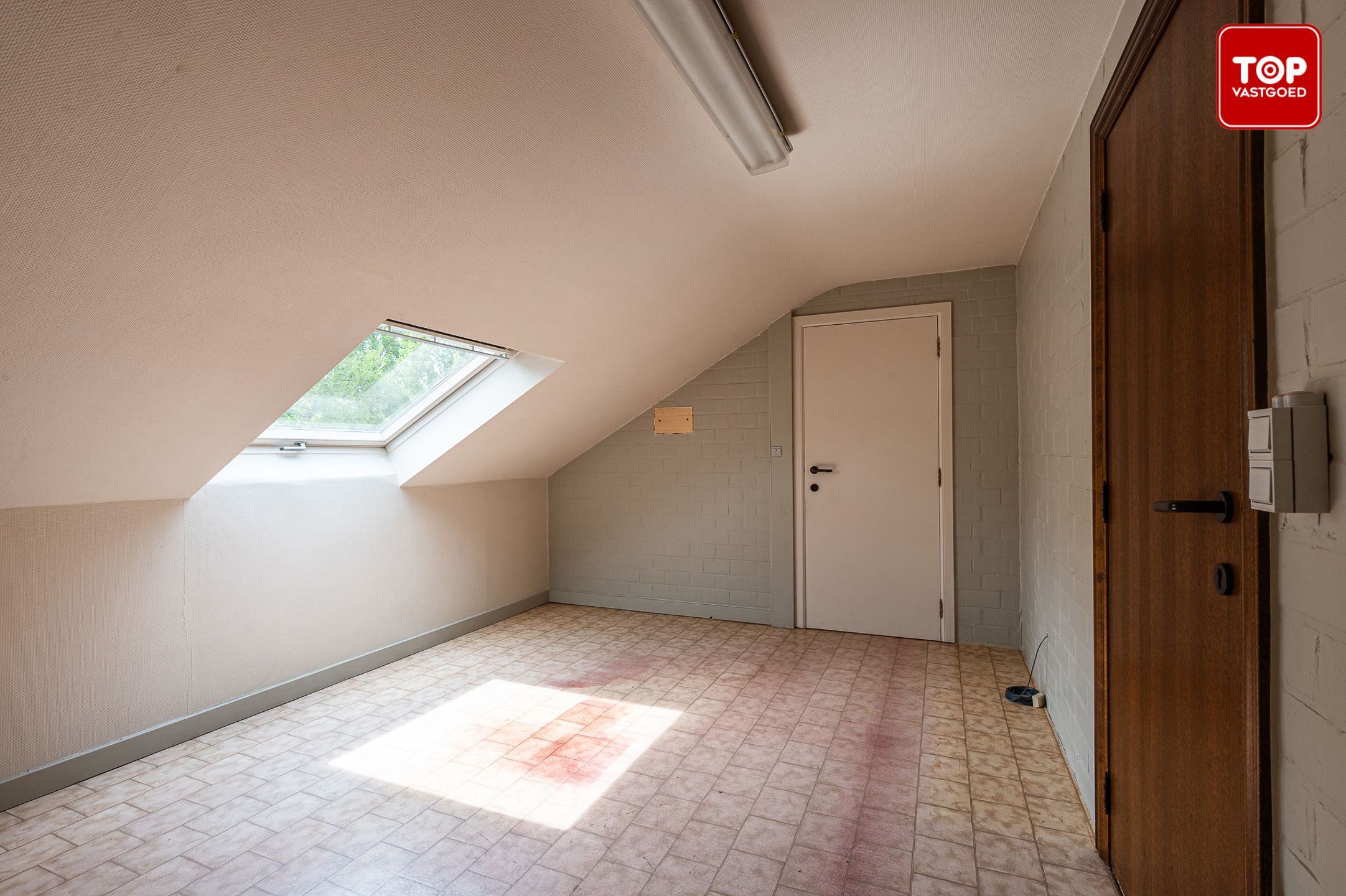 Alleenstaande villa met 4 slaapkamers in groene omgeving foto 28