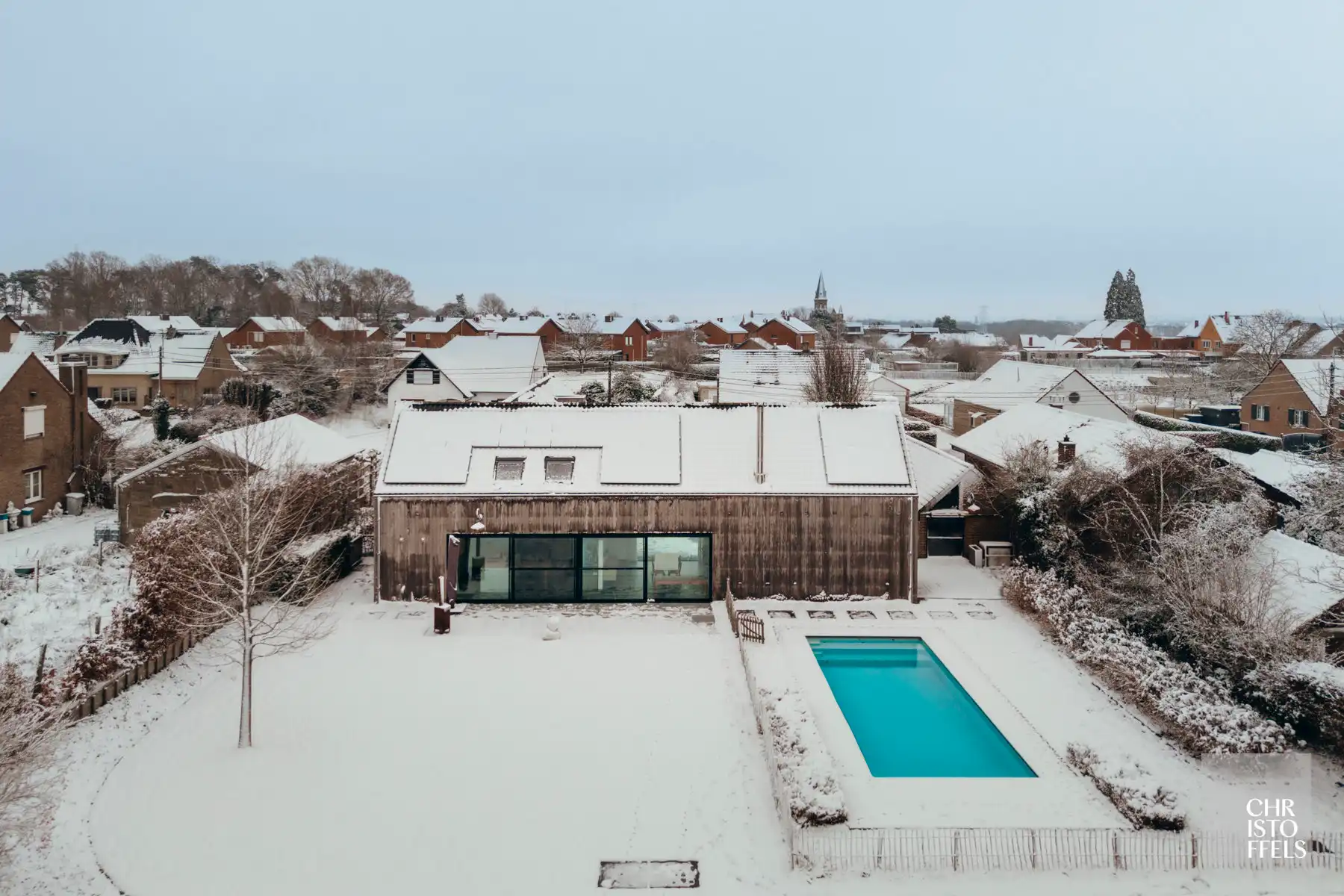 Exclusieve vierkantshoeve met buitenzwembad en vrij uitzicht op perceel van 3.213m² foto 2