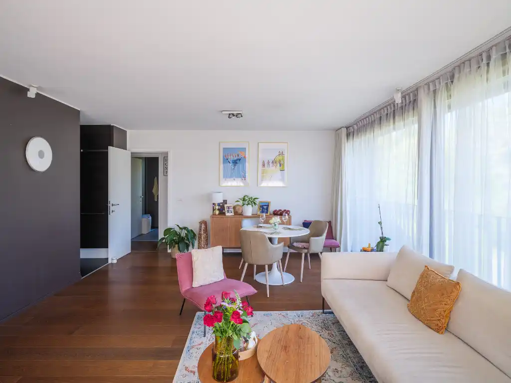 Lichtrijk hoekappartement in een kleinschalige en architecturale residentie in Sint-Denijs-Westrem. foto 4