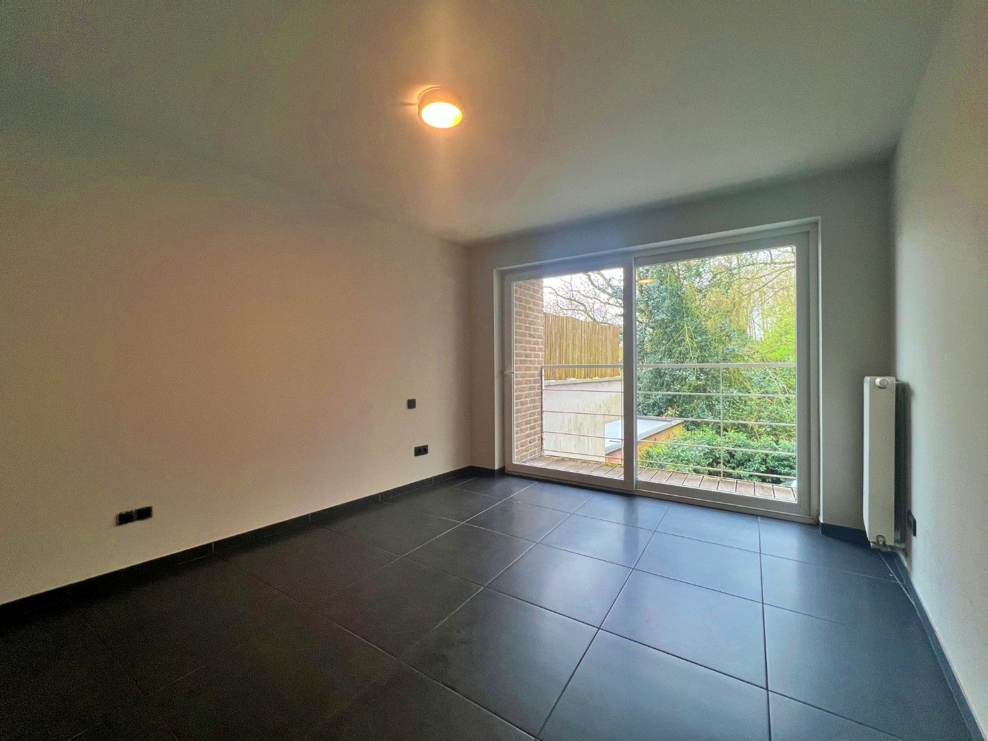 2-slaapkamer appartement met 2 overdekte staanplaatsen foto 9