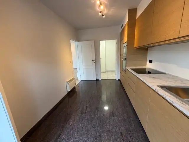 Ruim appartement met 2 slaapkamers en garage foto 6