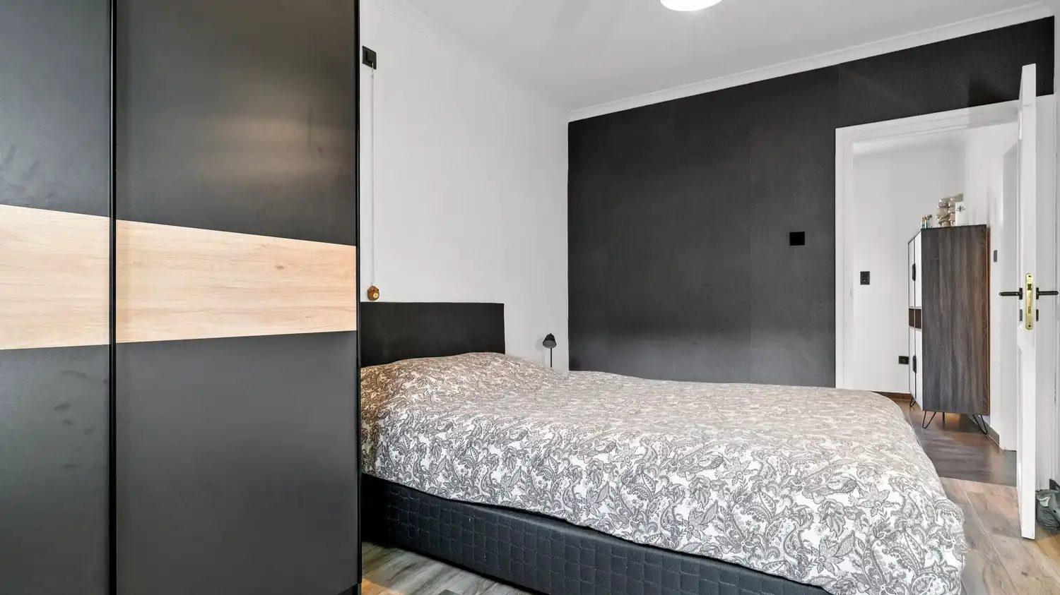 Woning met 2 slaapkamers, ruime garage en tuin foto 15