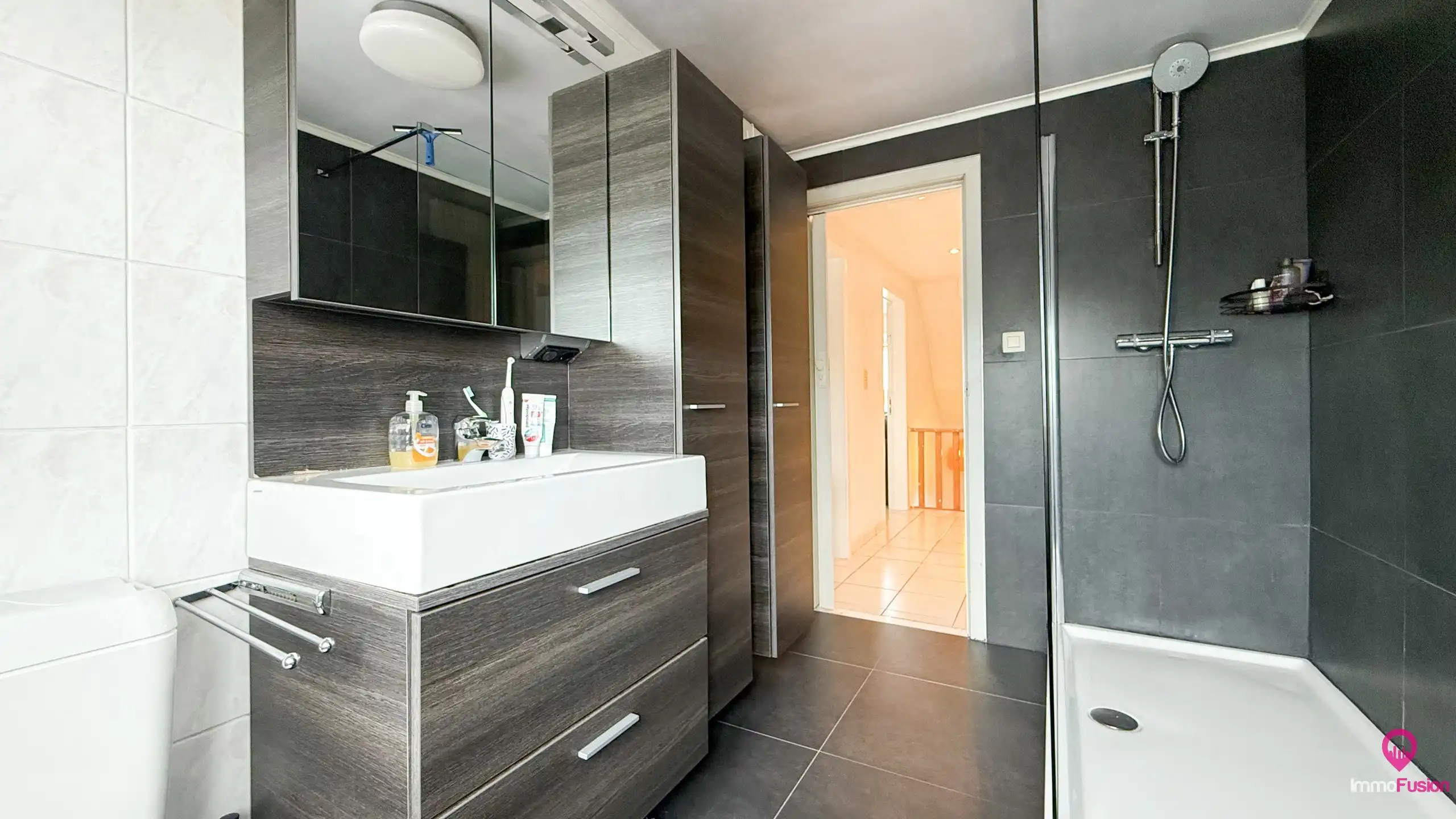 2 slpkm Appartement met groot terras centrum van Helchteren! foto 29