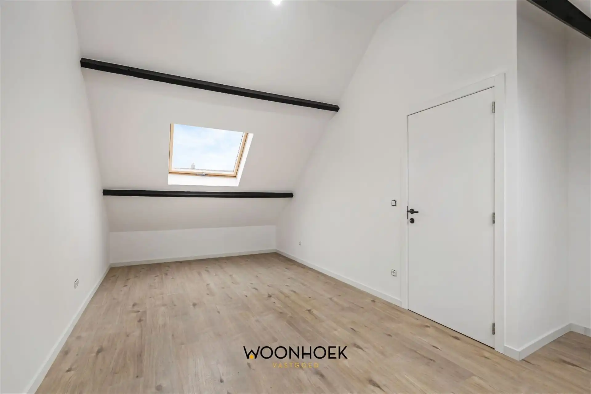 Gerenoveerde, 4-slpk woning met 2 badkamers en tuin! foto 15