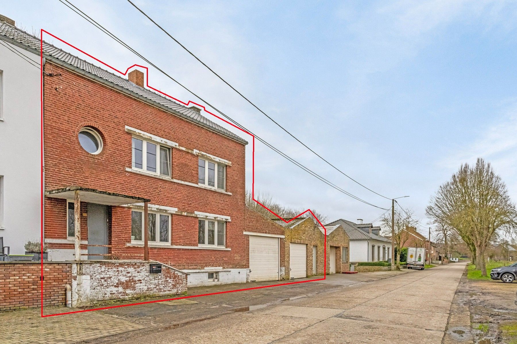 Hoofdfoto van de publicatie: Te renoveren woning voor gemengd gebruik in landelijke omgeving