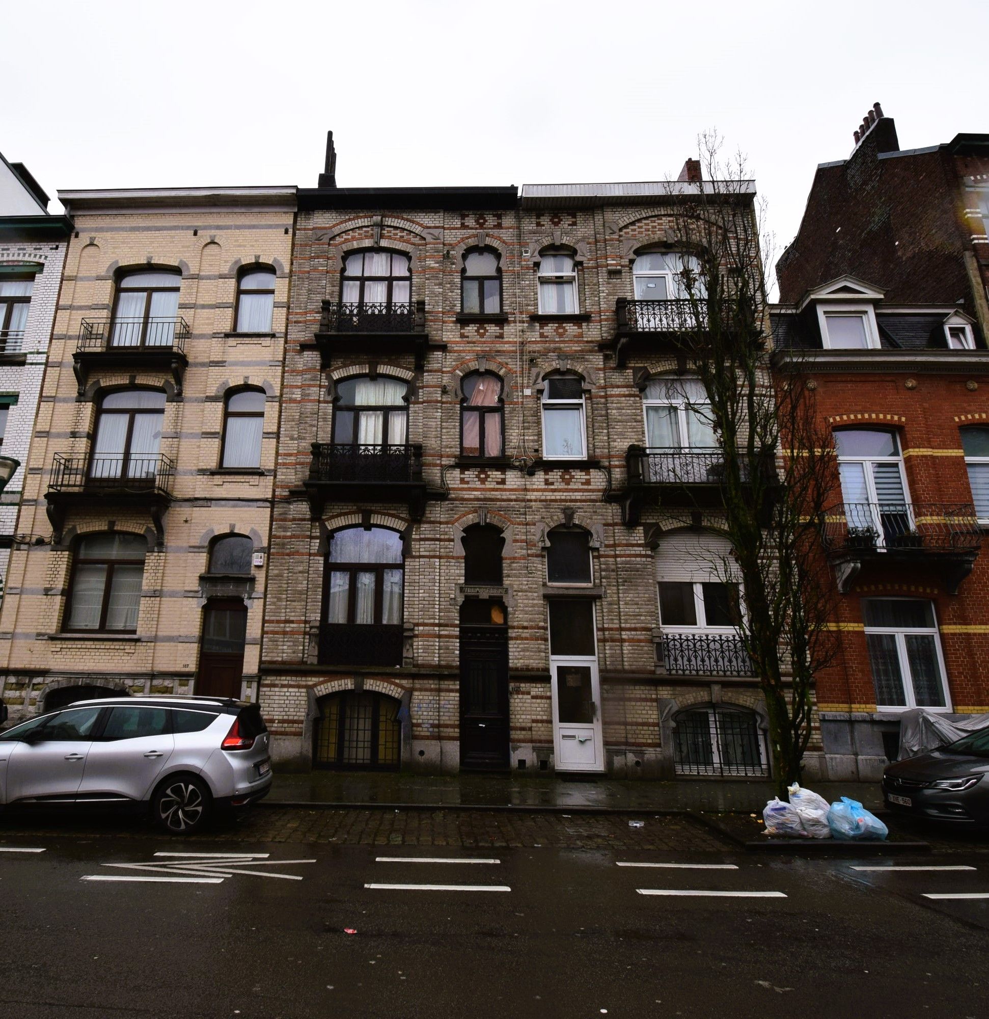 Opbrengstgebouw met 2 duplexappartementen  foto {{pictureIndex}}