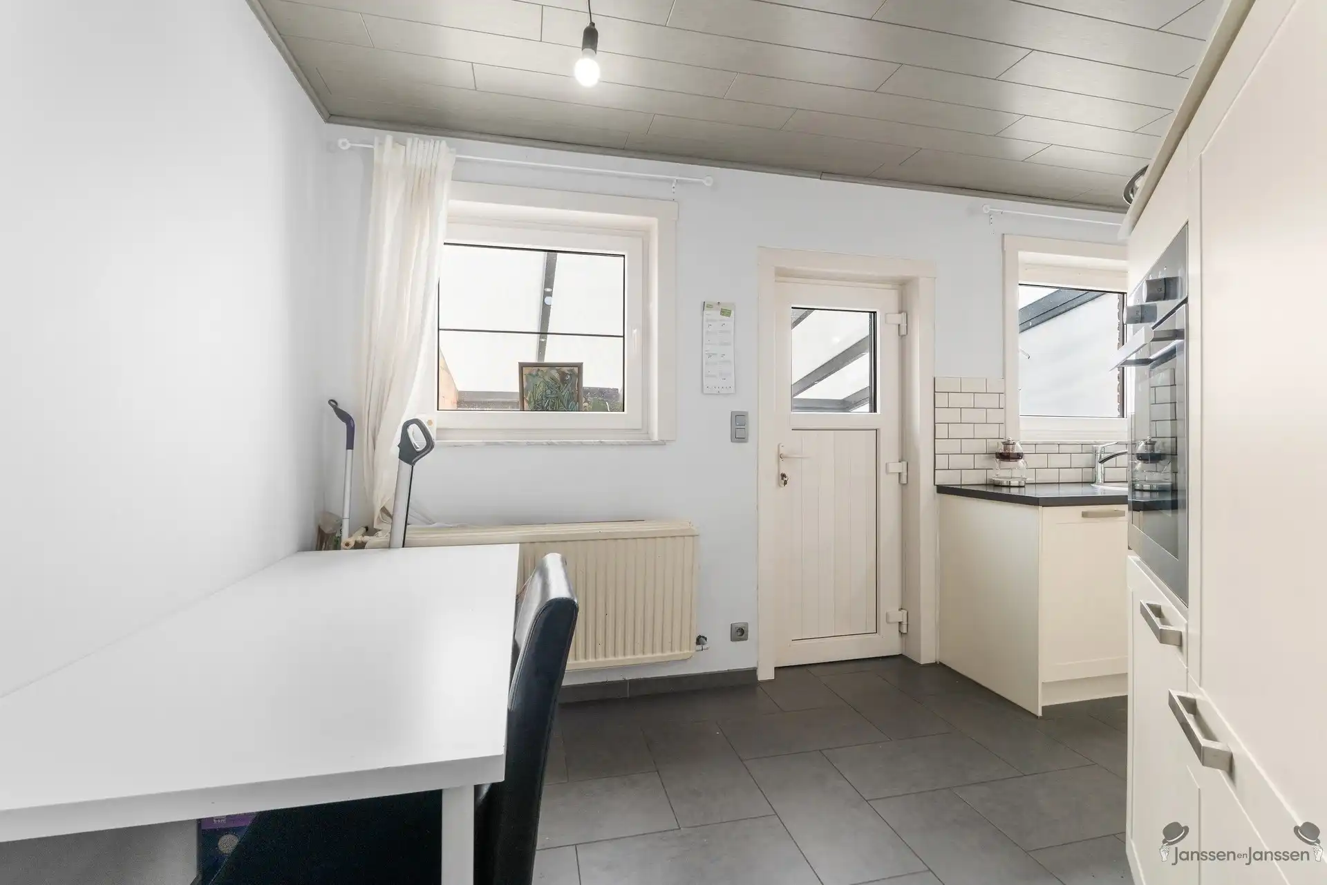 Charmante rijwoning met tuin in het groene Waterschei foto 8