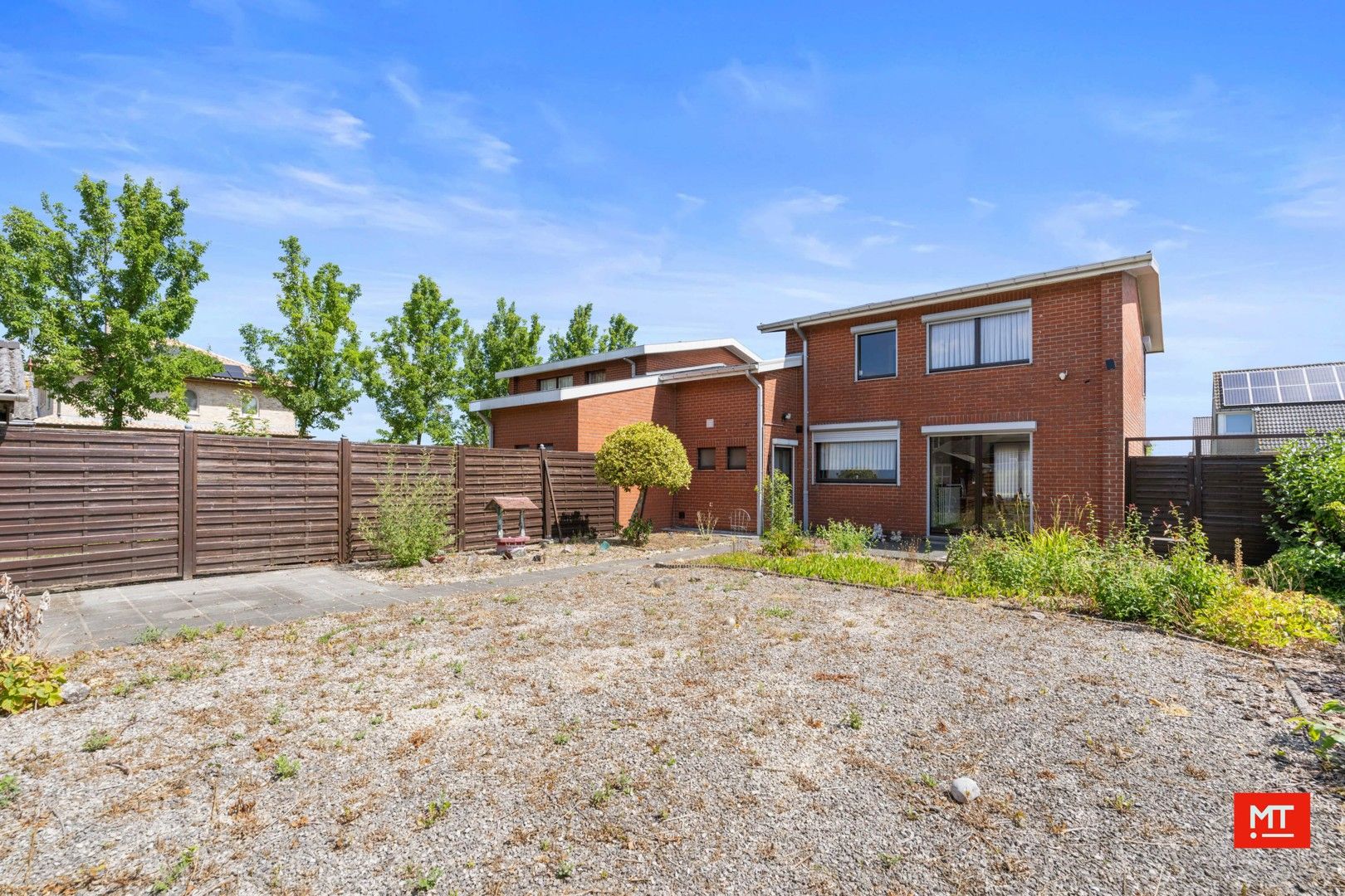 BOD WELKOM - Ruime halfopen woning met 4 slaapkamers, tuin en garage in een rustige en kindvriendelijke wijk foto 15