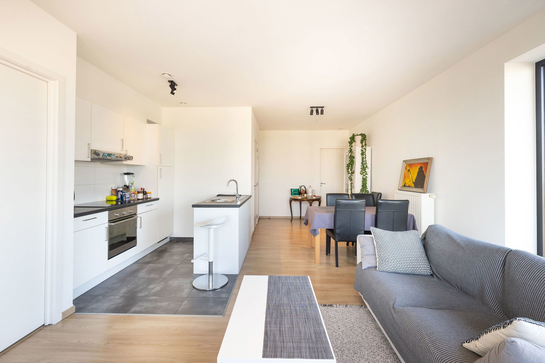 NATO - Appartement met 2 slaapkamers  + P foto 5