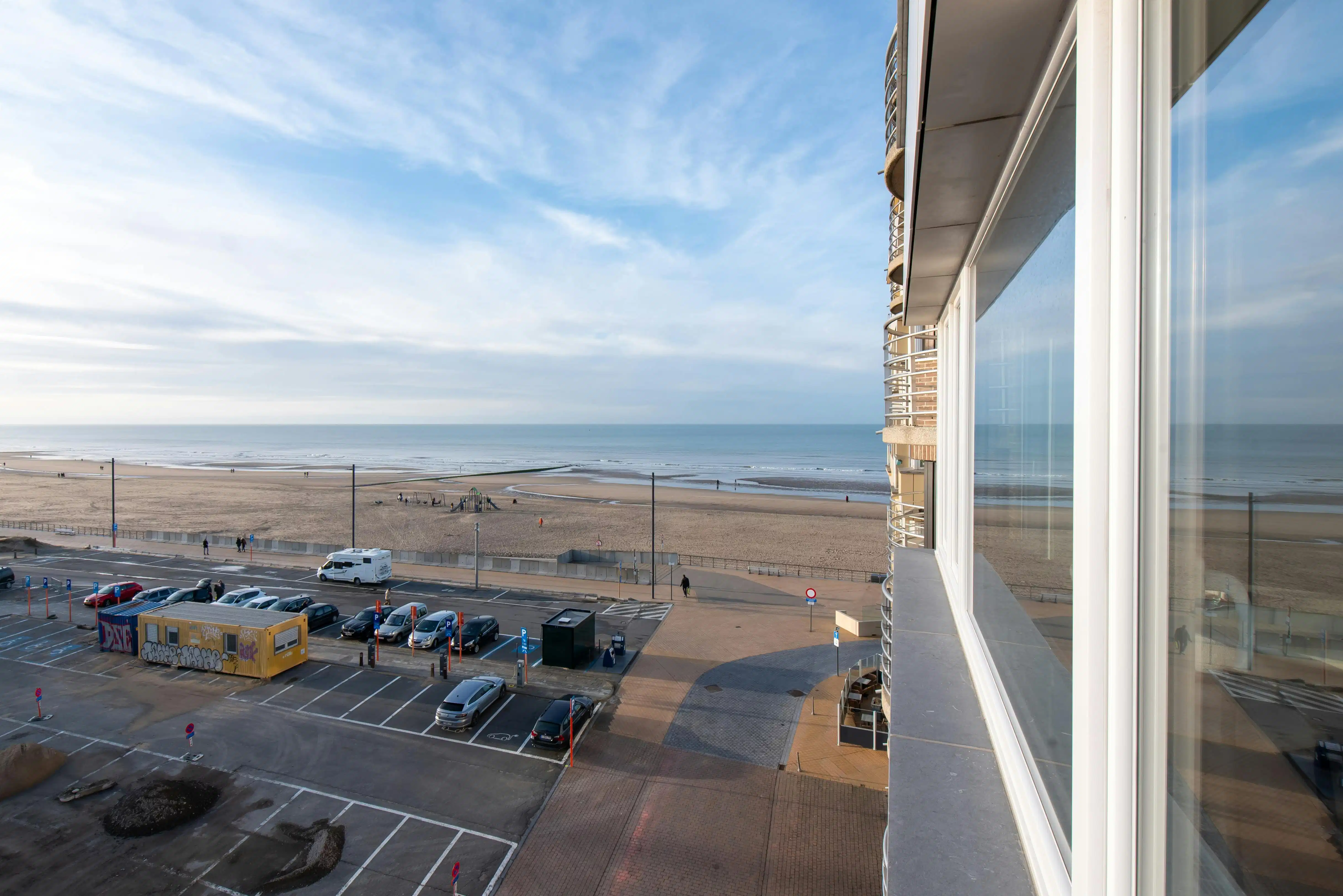 Prachtig gerenoveerd appartement met zijdelings zeezicht  foto 2