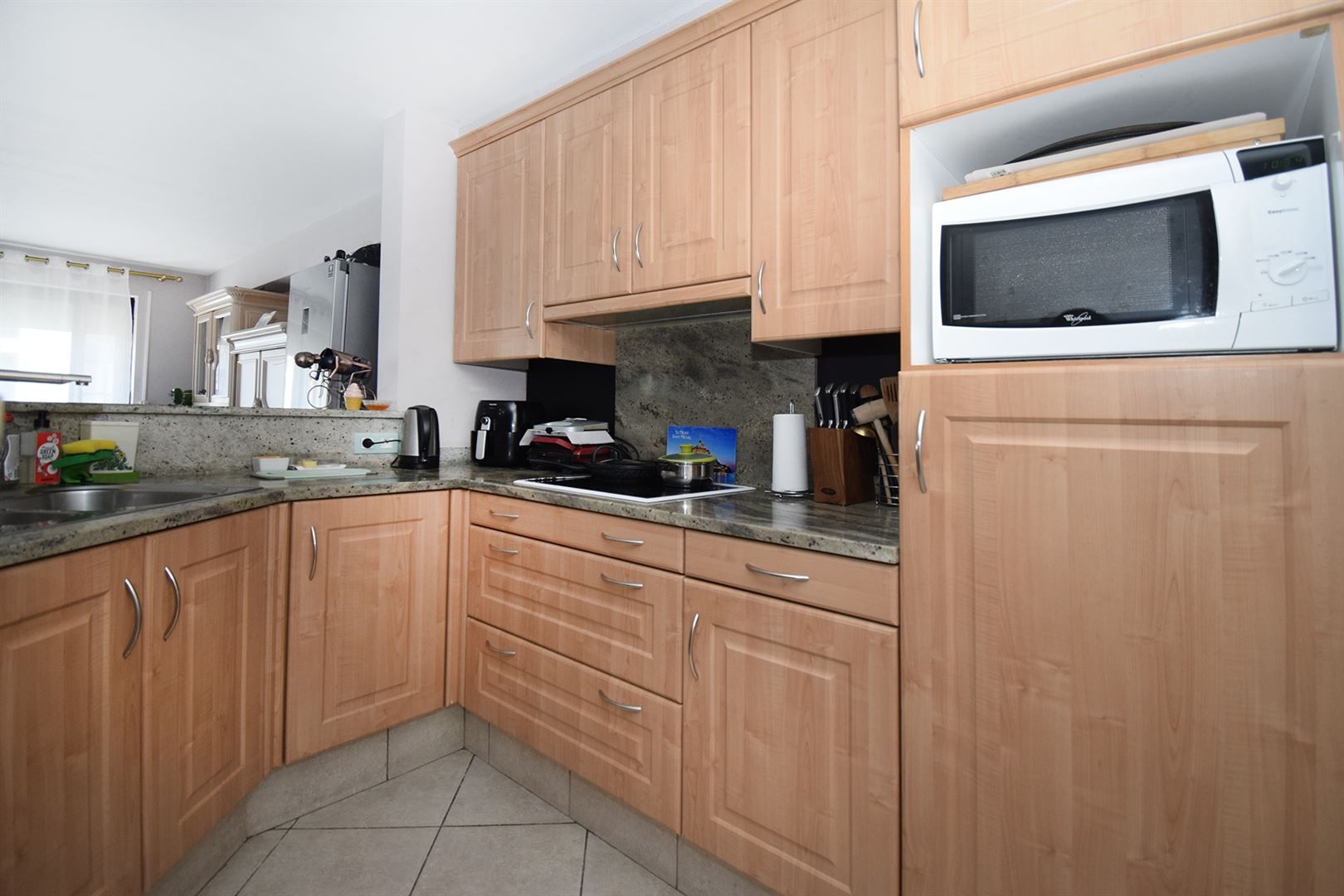 Ruim appartement met 2 slpks op centrale ligging! foto 9