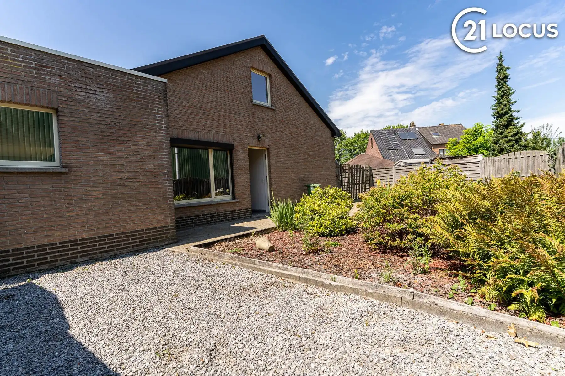 Verrassend ruime bungalow met 133 m² bergzolder foto 17