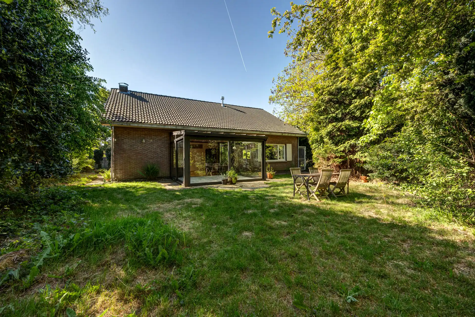 Ruime, te renoveren laagbouwvilla in doodlopende straat. foto 19
