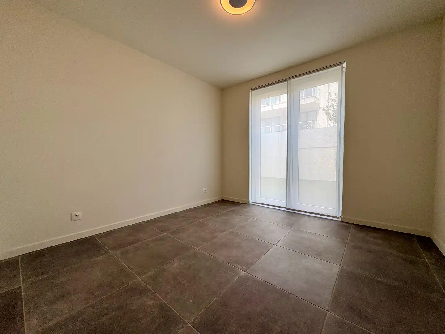 Modern gelijkvloers appartement met 2 slaapkamers, lichtrijke leefruimte en terras dichtbij Kortrijk.  foto 11