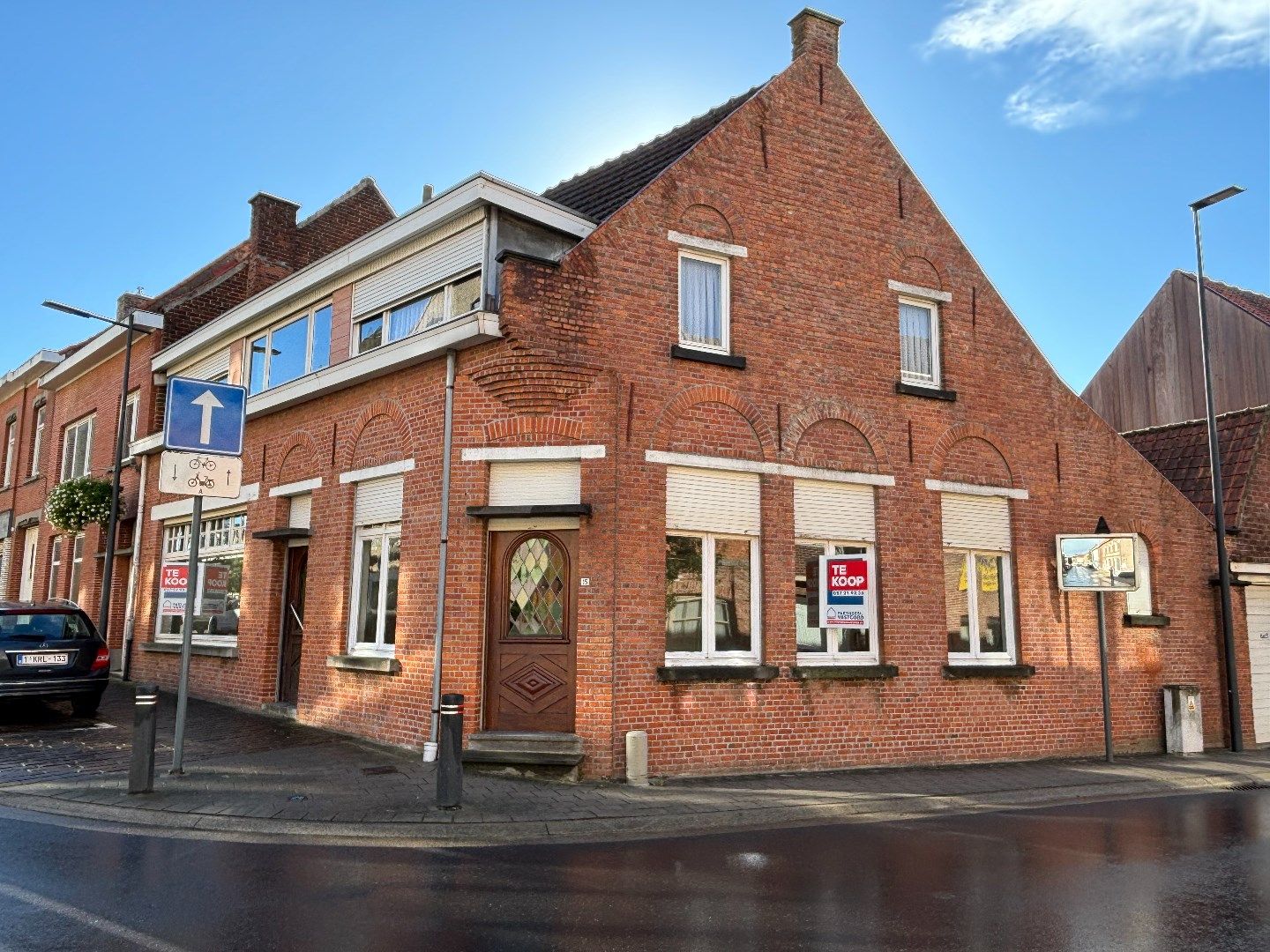 Te renoveren woning met 5SLPKS en grote garage met automatische poort foto 2