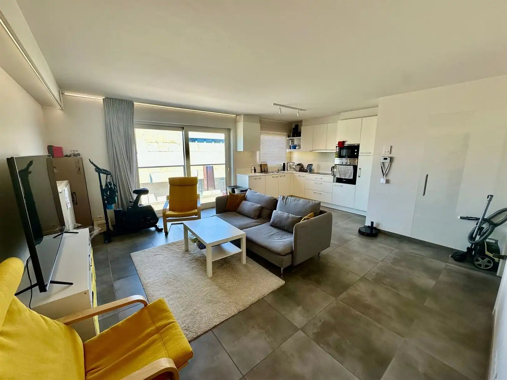Modern, recent appartement aan het station van Waregem. foto 5