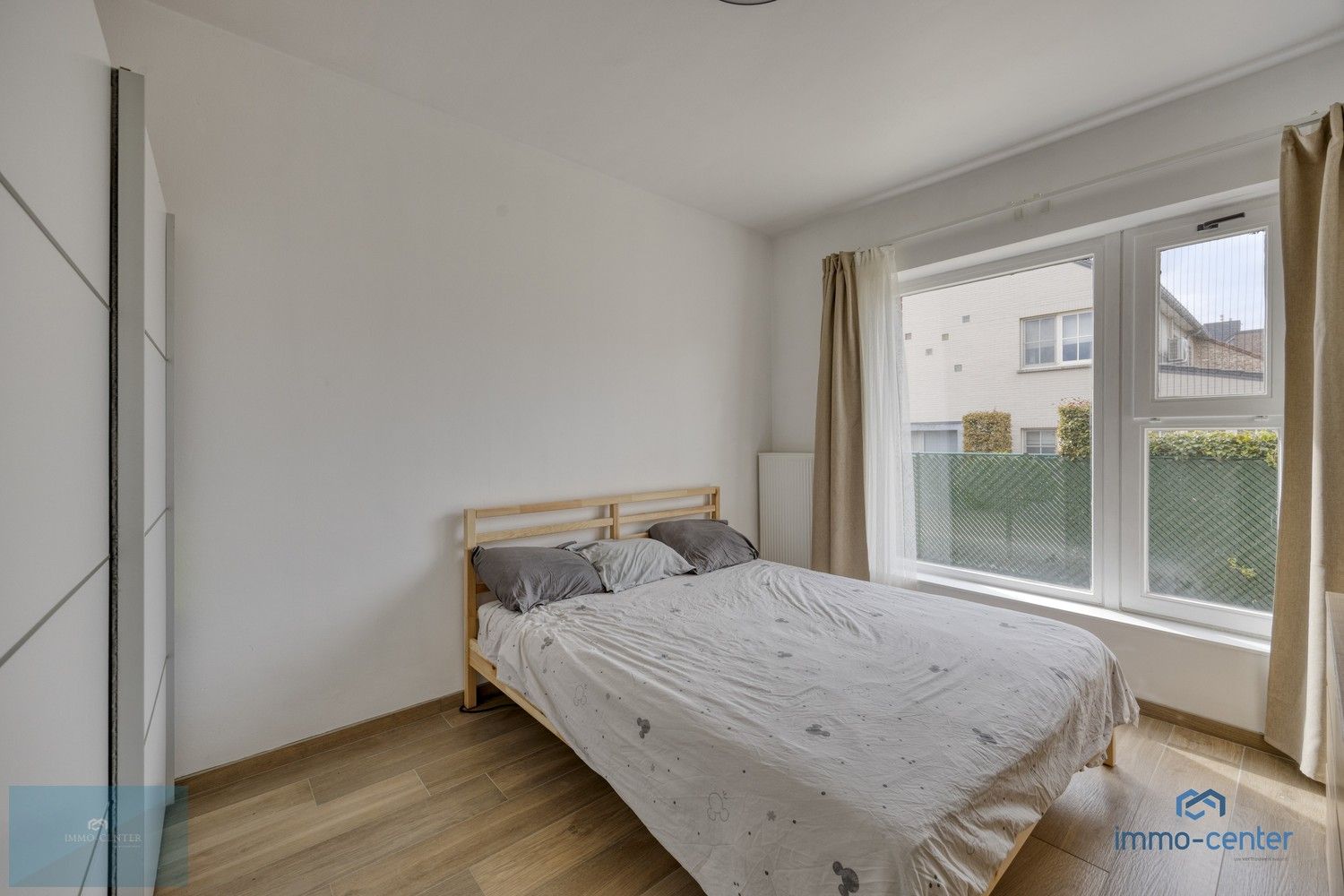 Instapklare halfopen woning met zonnepanelen en garage in Diepenbeek foto 11