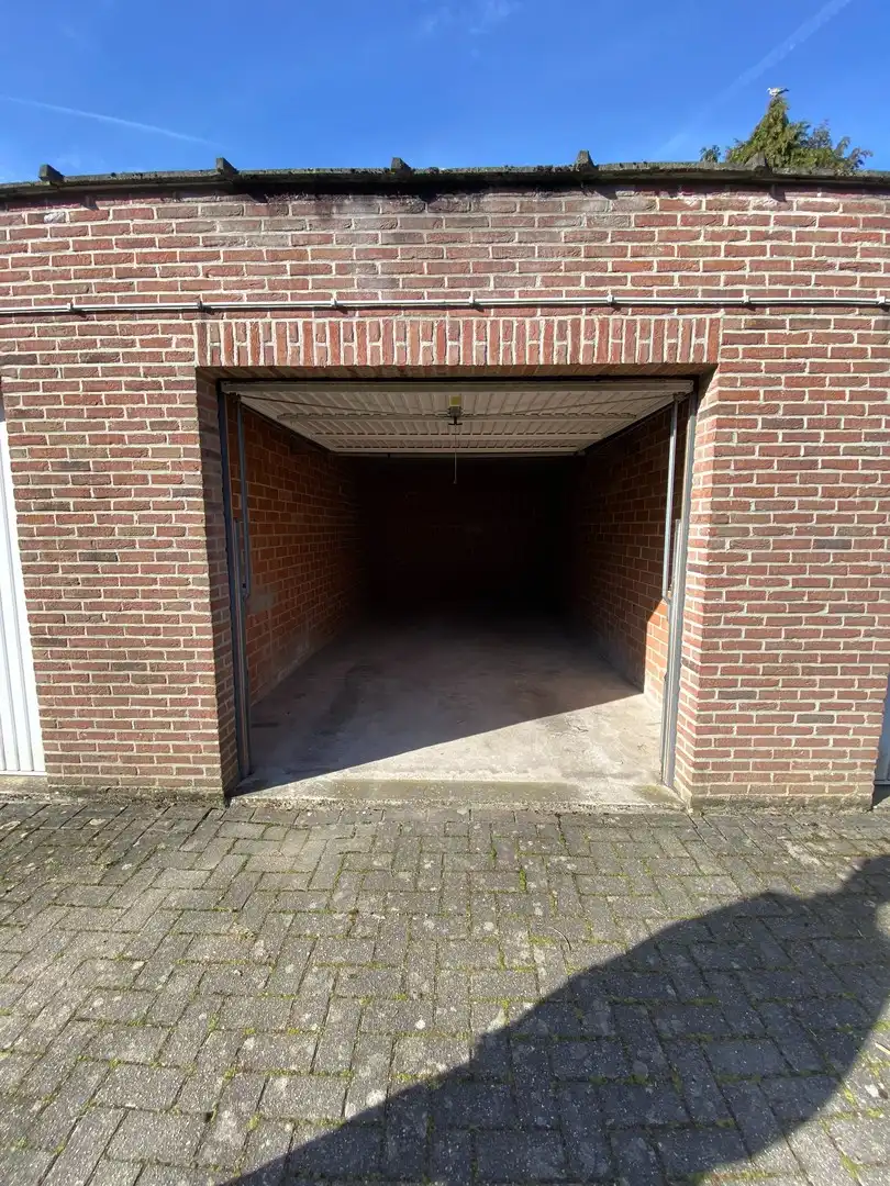 Garage te huur Julialei 20-24 Garagebox nr. 9 - 2930 Brasschaat