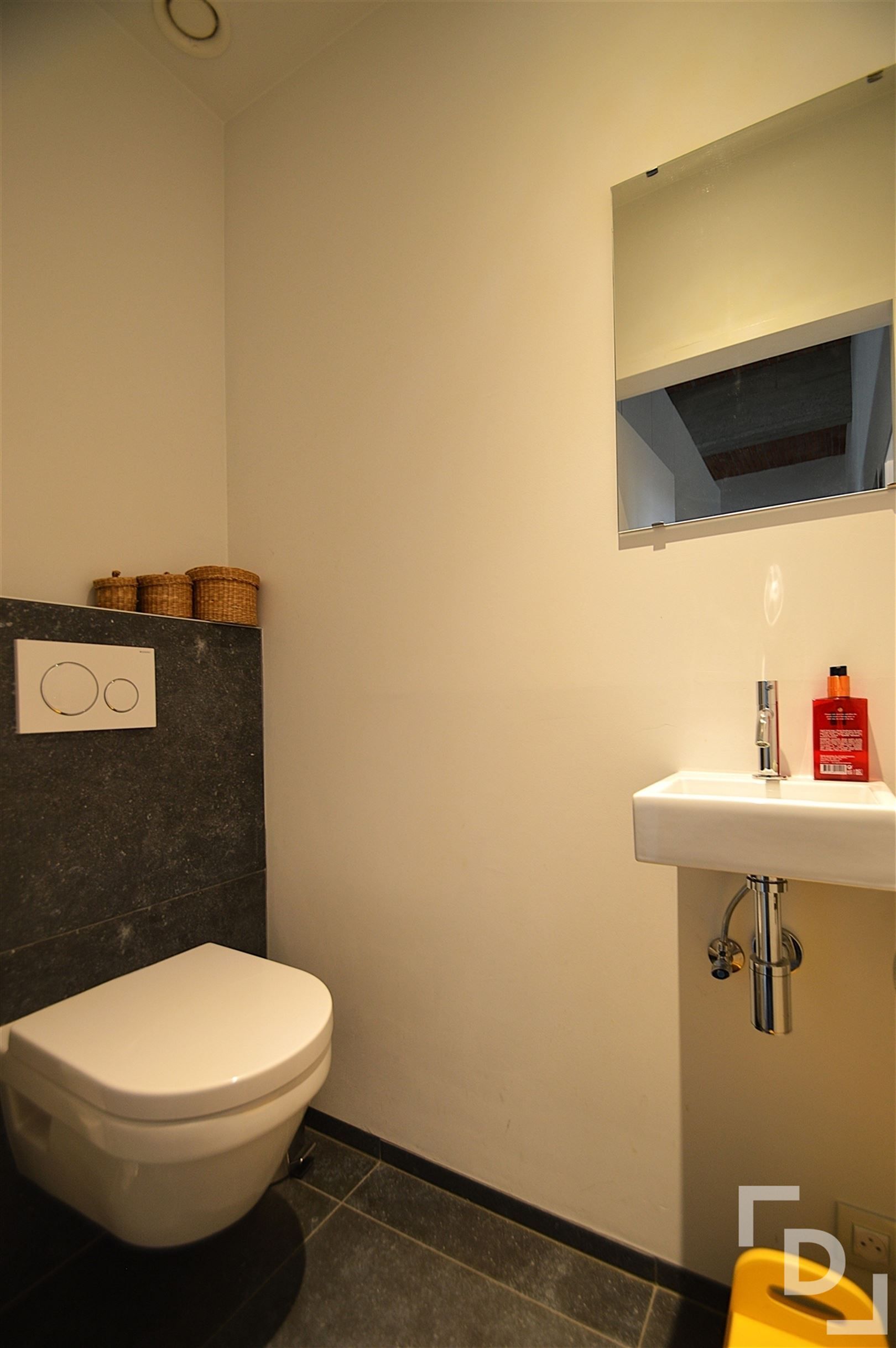 Duplex appartement in loftstijl in Ieper centrum foto 16