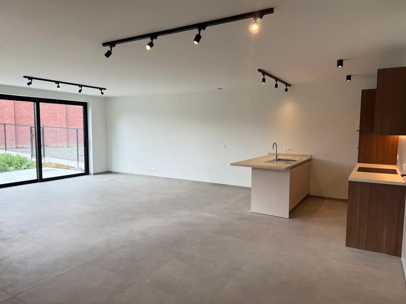 Nieuwbouw app. met 2 slpks, terras, tuin en 2 staanplaatsen foto 4