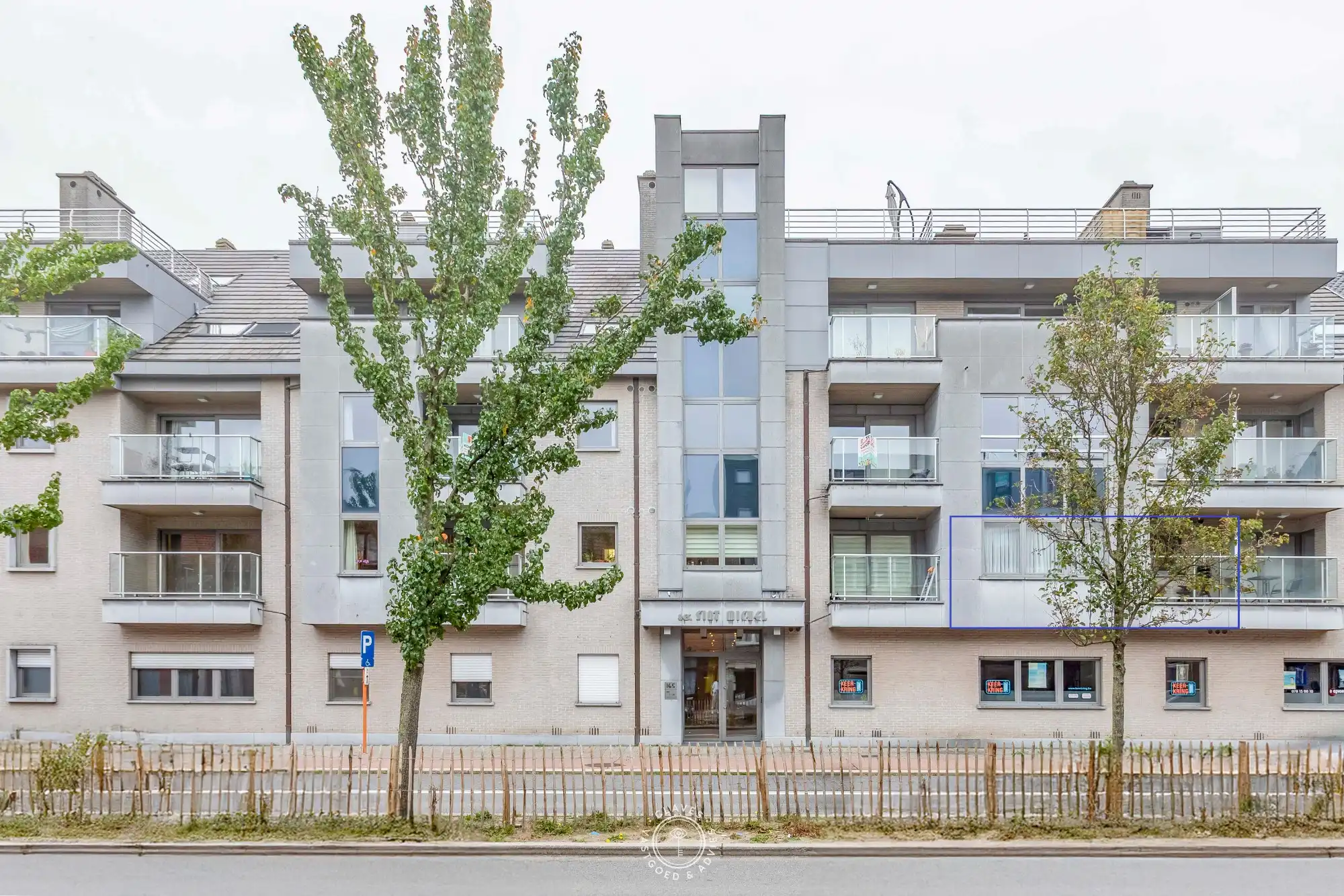 Centraal gelegen appartement met twee terrassen en autostaanplaats foto 16
