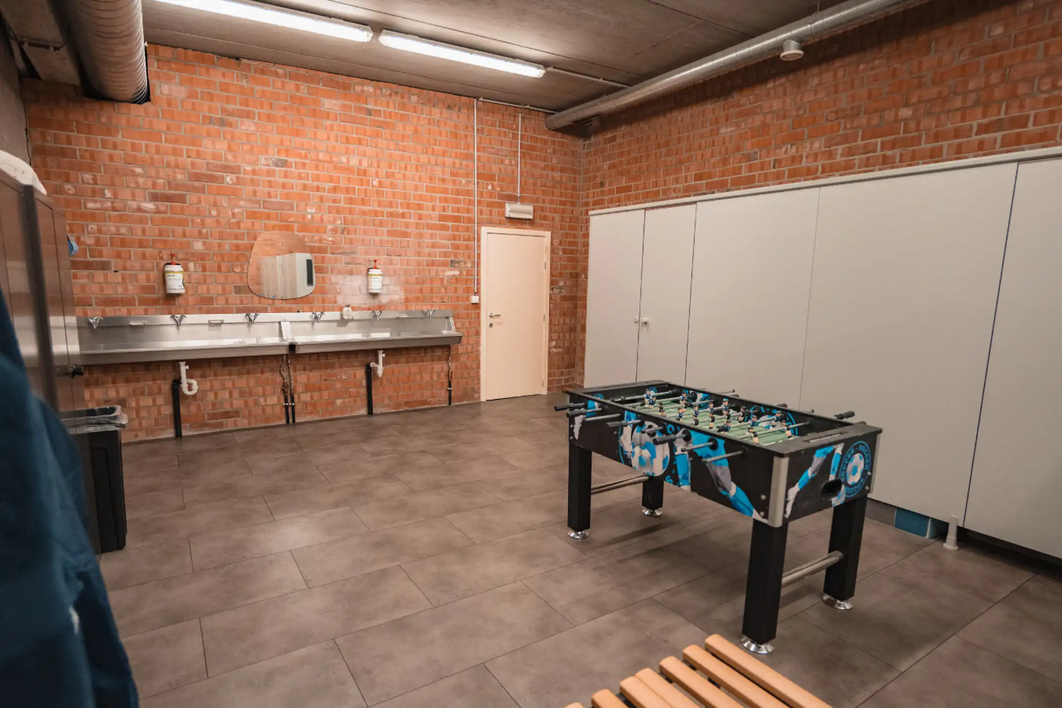 Modern bedrijfsgebouw langs E17 in Zwijndrecht foto 45