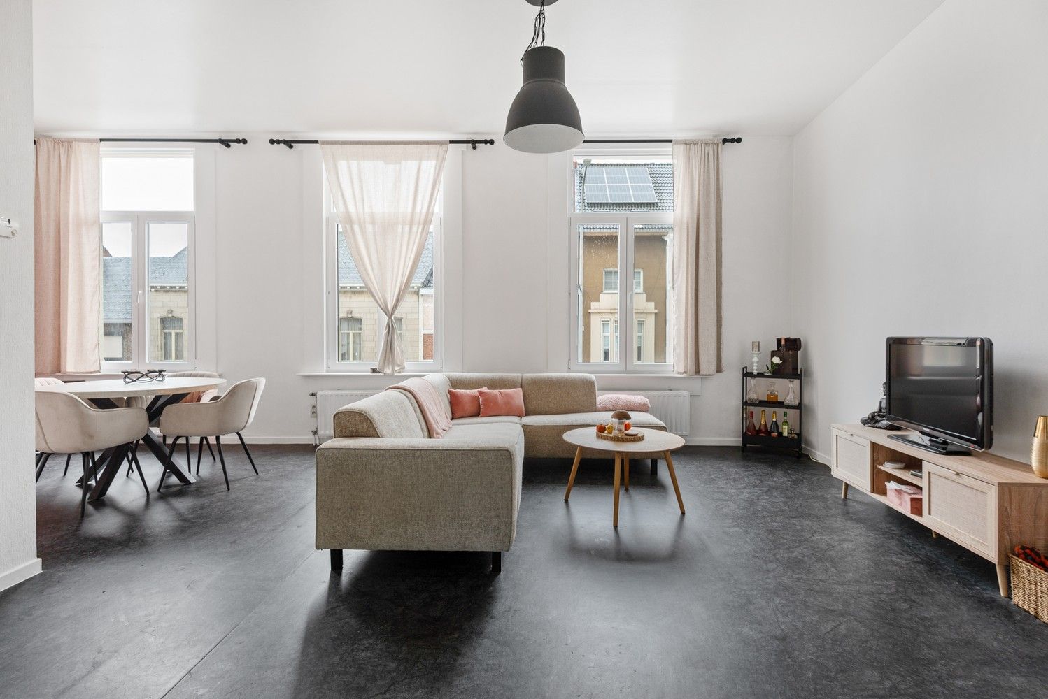 Opbrengsteigendom (praktijk + 2 appartementen) in Wijnegem centrum te koop! foto 3