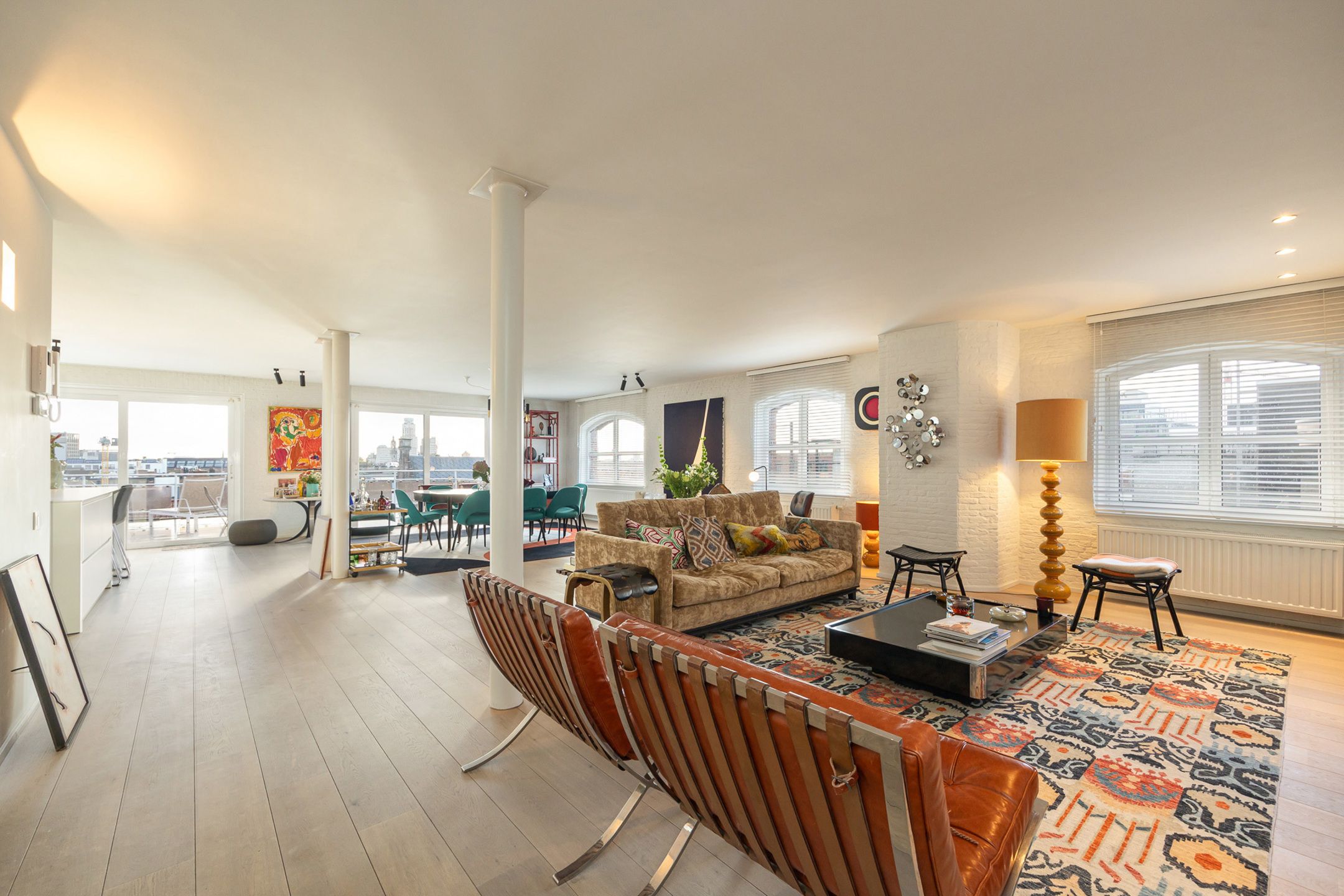 Royale loft gelegen met spectaculair uitzicht en terras foto {{pictureIndex}}