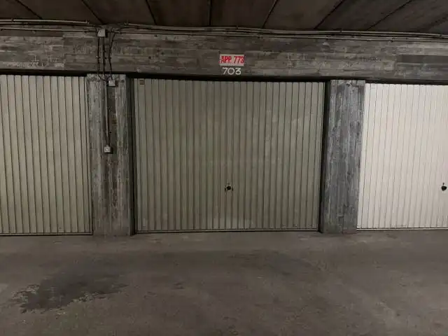 Garagebox te koop Royal Palace foto 2