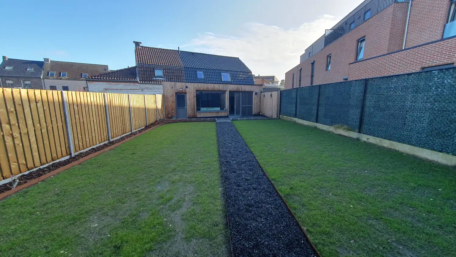 Volledig gerenoveerde HOB stadswoning met toffe tuin en 2 slaapkamers in Bree centrum foto 16