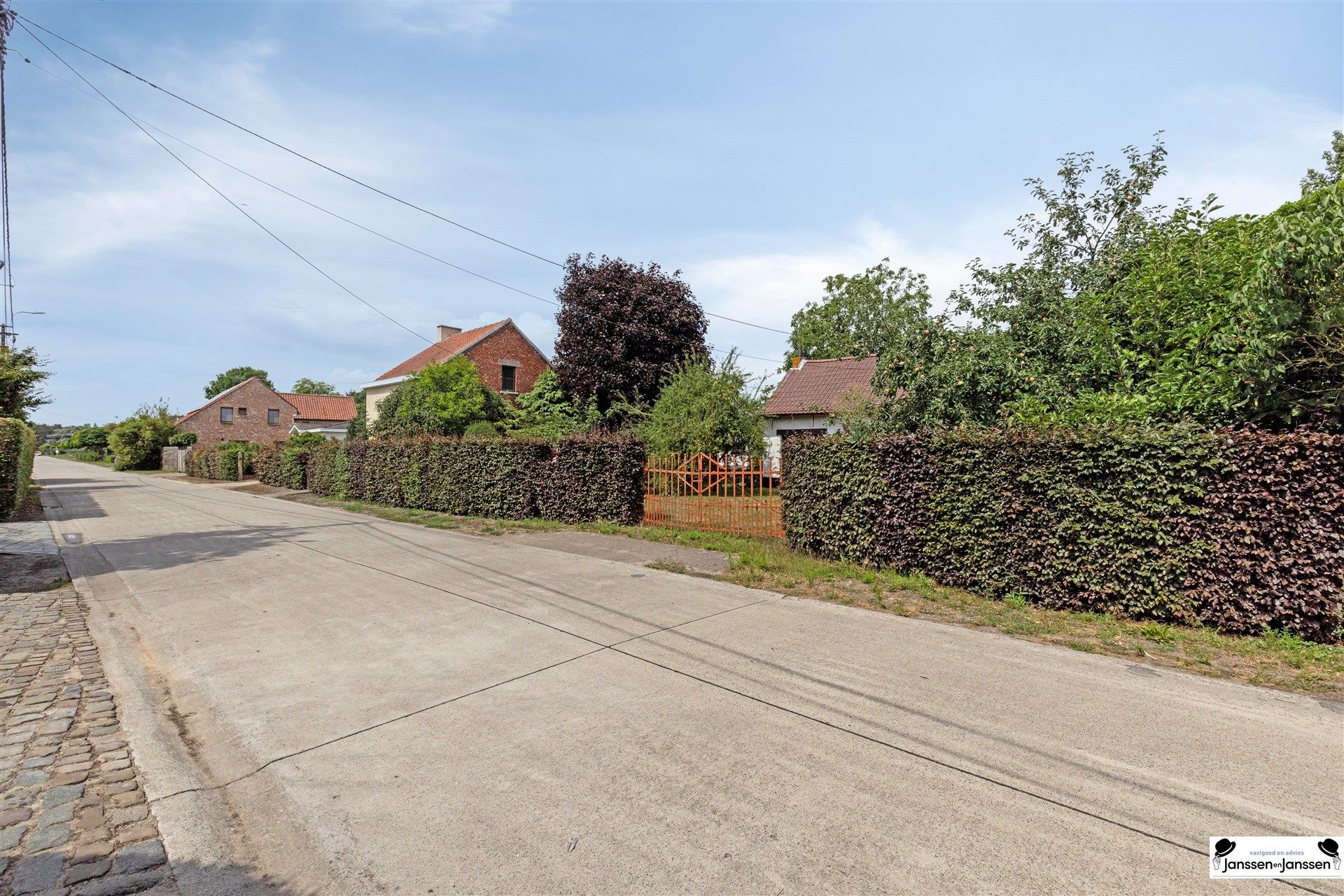 Verkavelbaar perceel bouwgrond van 1.490 m²!  foto {{pictureIndex}}