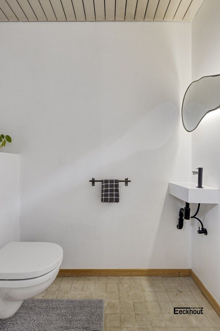 Ruime halfopen woning met prachtige aangelegde tuin en carport voor 2 wagens! foto 18