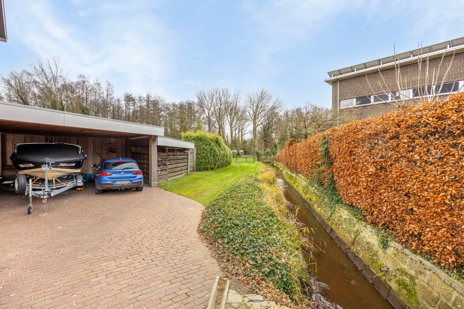 Ruim ingedeelde woning met 4 slpks op een mooi perceel van 21 are met achterliggend groen. foto 23