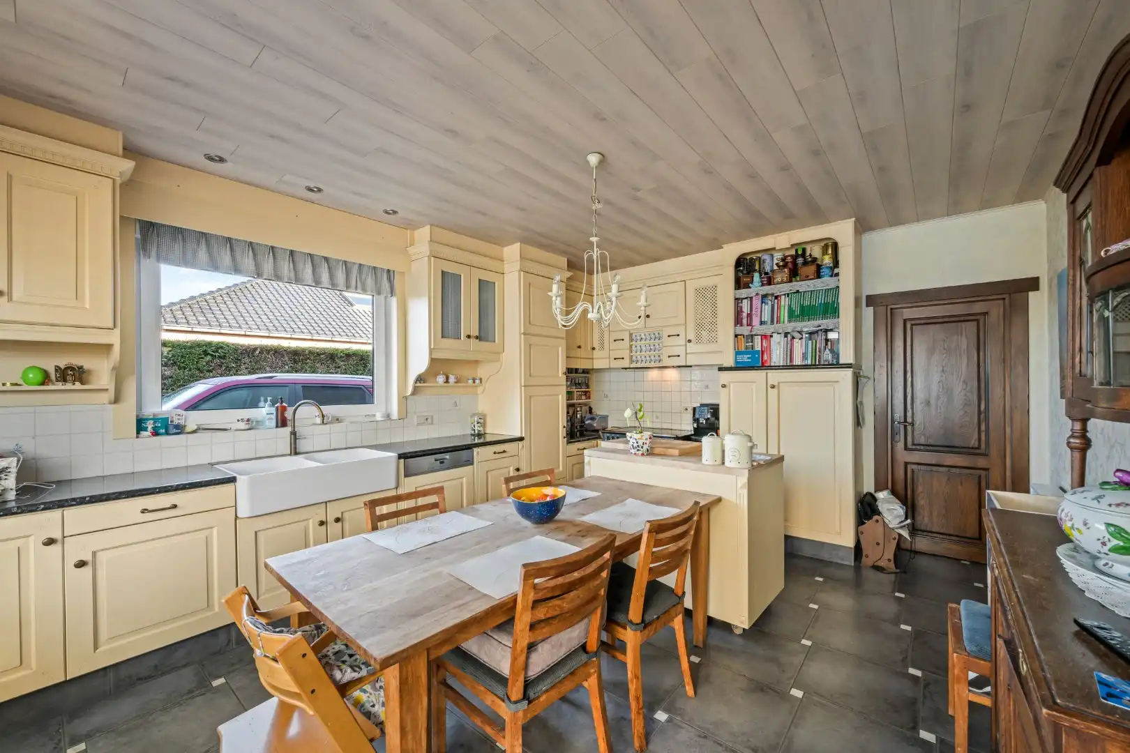 Instapklare woning met 4 slaapkamers, garage en tuin in Sint-Eloois-Winkel (Ledegem) foto 5