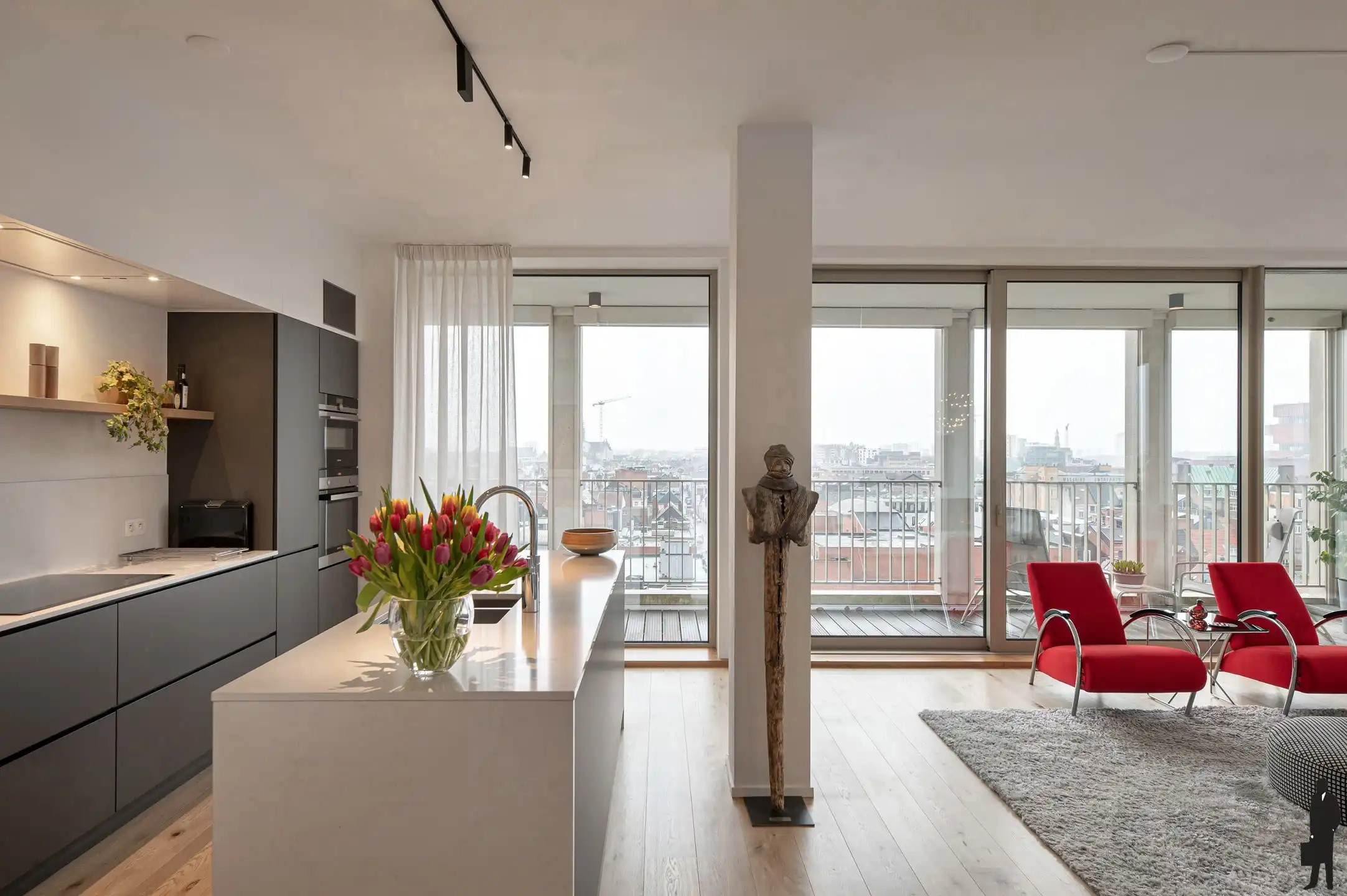 Luxueus wonen met panoramisch uitzicht nabij het Eilandje foto {{pictureIndex}}