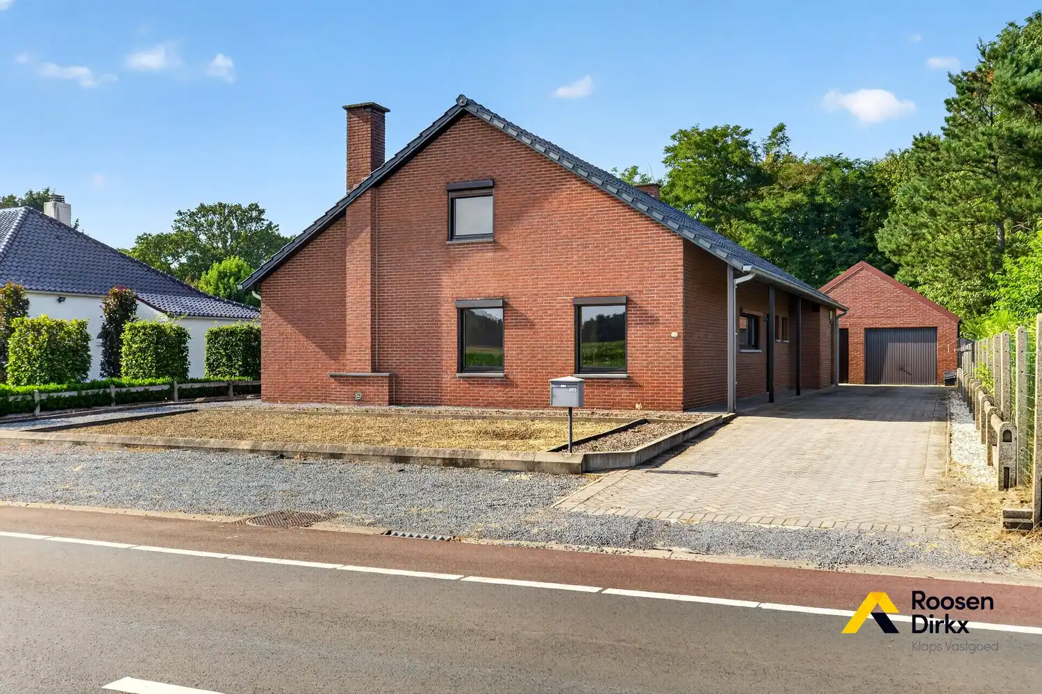 Rustig gelegen degelijke gezinswoning met 3 slaapkamers op perceel van bijna 10a foto 4
