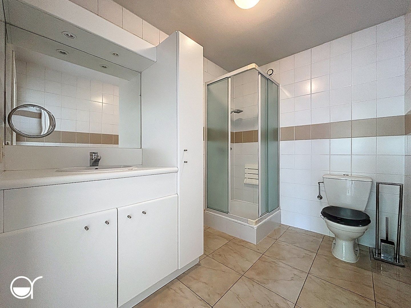 Meergezinswoning met 2 appartementen en kantoorruimte foto 9