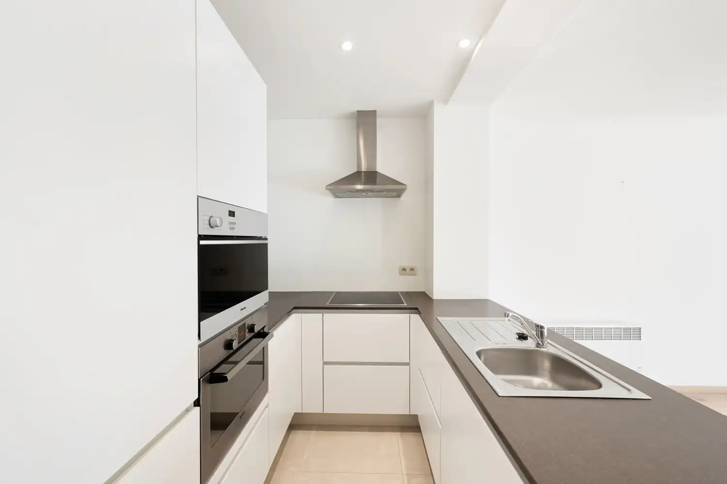 Goed gelegen 2 slaapkamerappartement met zijdelings zeezicht foto 6
