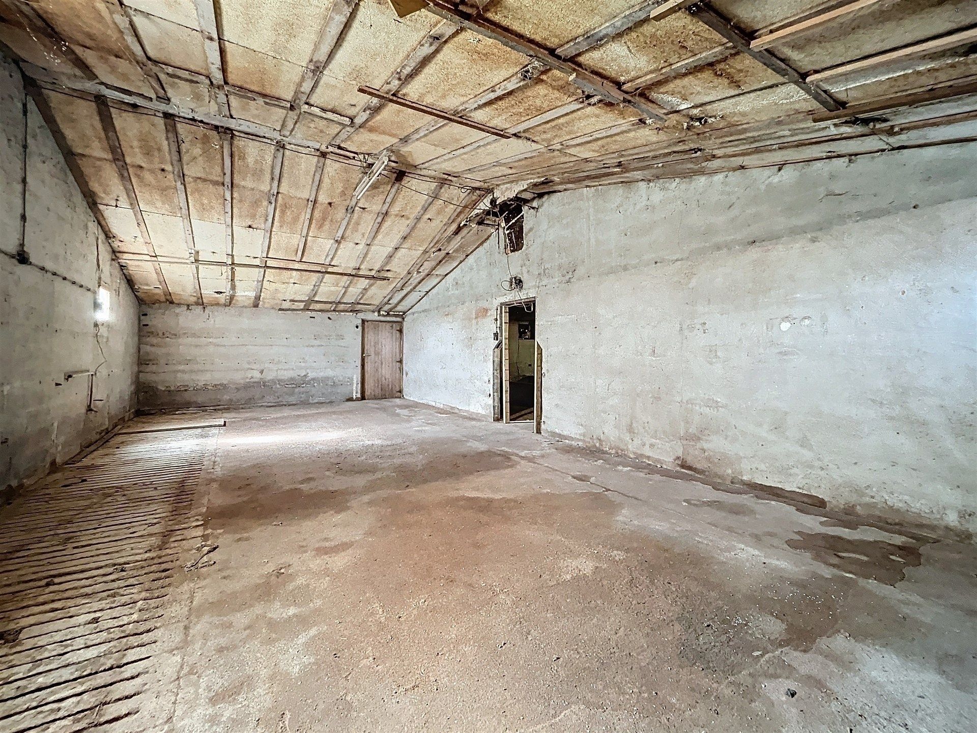 Charmante woning met garage en bijgebouwen op prachtig perceel van 2435m².  foto 21