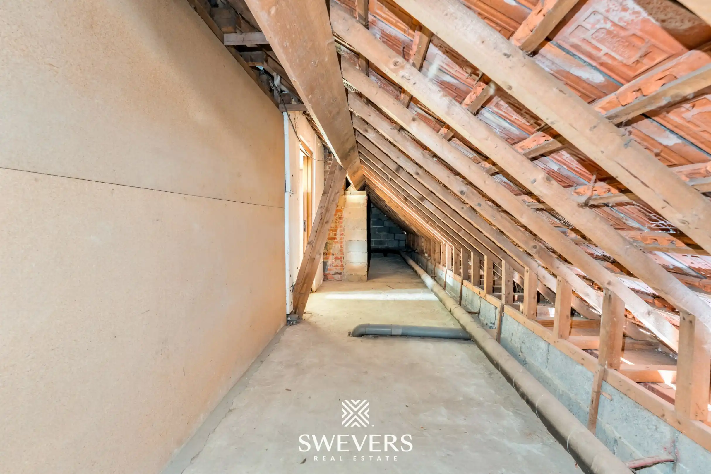 Ruime open bebouwing met 4 slaapkamers, grote garage en zonnig perceel van 15 are 28 ca foto 29