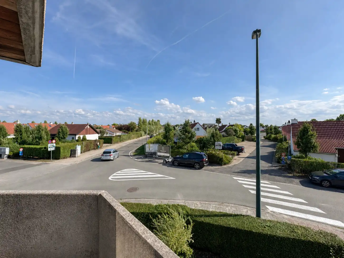 Ruim duplexappartement met 3 slaapkamers nabij het centrum. foto 2