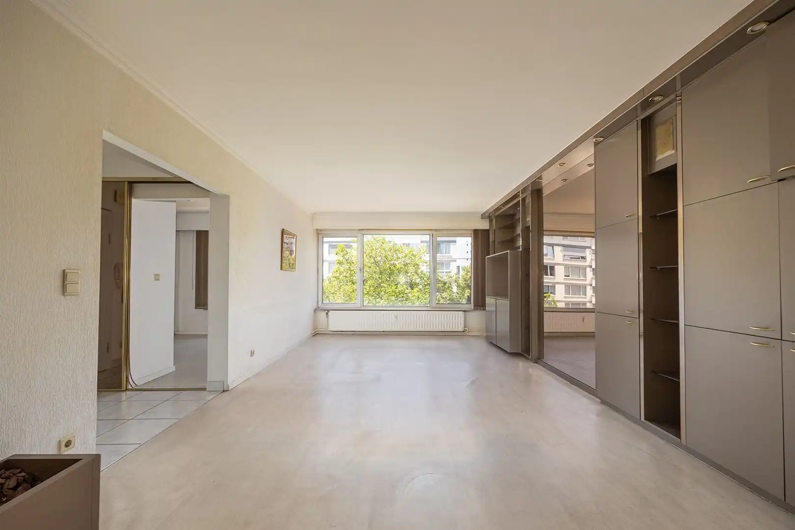 Ruim appartement met 2 slaapkamers, dressing en terras foto 2