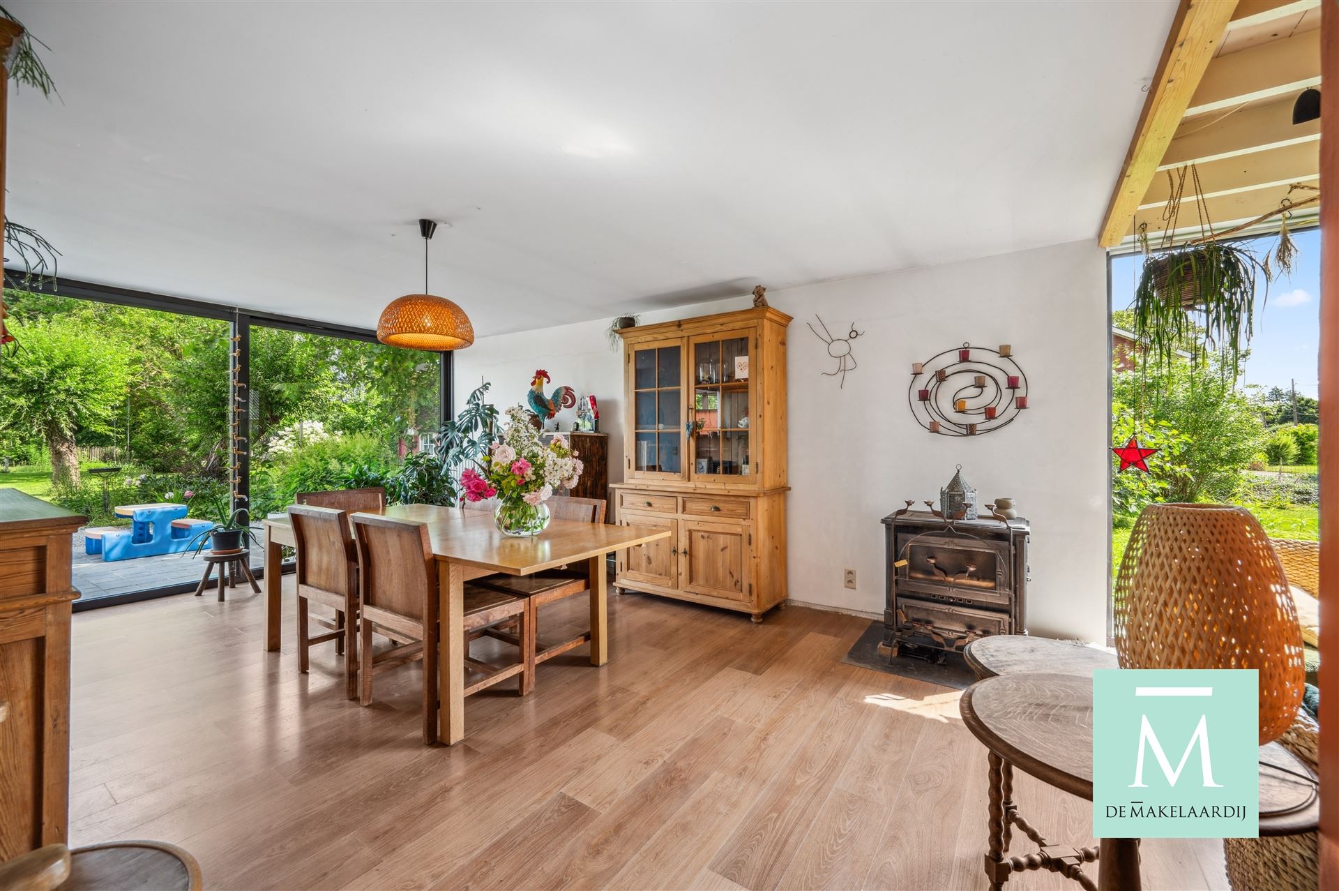 Charmante 3 gevel woning met 3 slaapkamers en zeer ruime tuin gelegen in een rustige buurt te Haacht foto 2