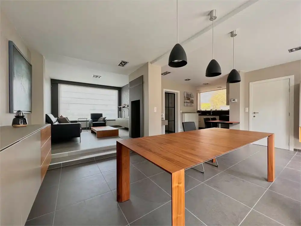 Prachtig vernieuwde gezinswoning in hartje Torhout foto {{pictureIndex}}